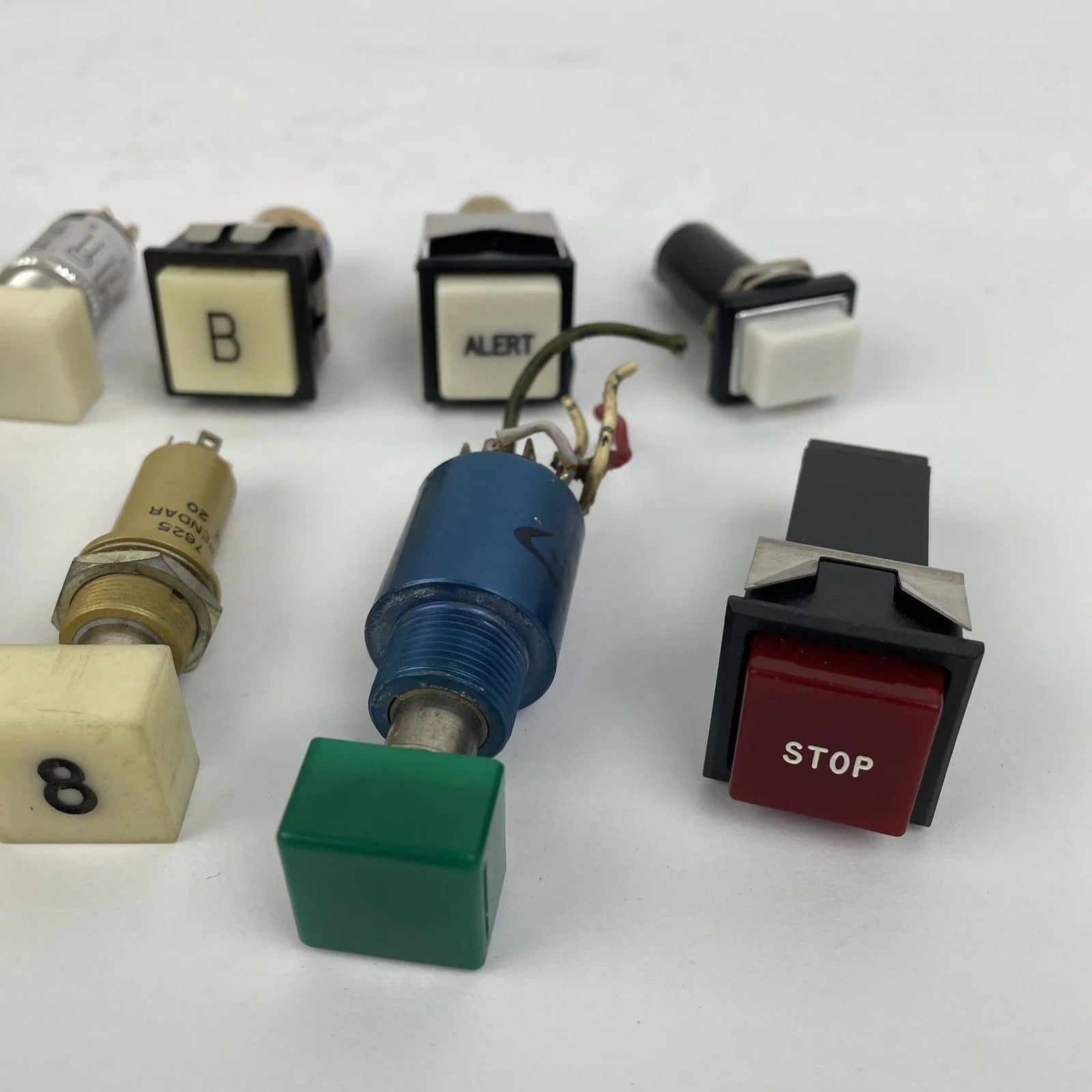 Lot of Assorted AMPEX UND LAB DIALITE IPI Illuminated Push Button Switch - LOOK