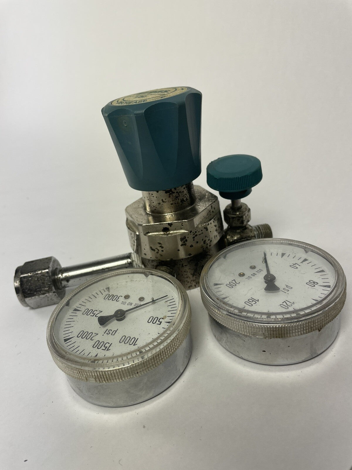 AIRGAS 4122301 TWO STAGE GAS REGULATOR GAUGE 100 / 3000 PSI 4122301-000