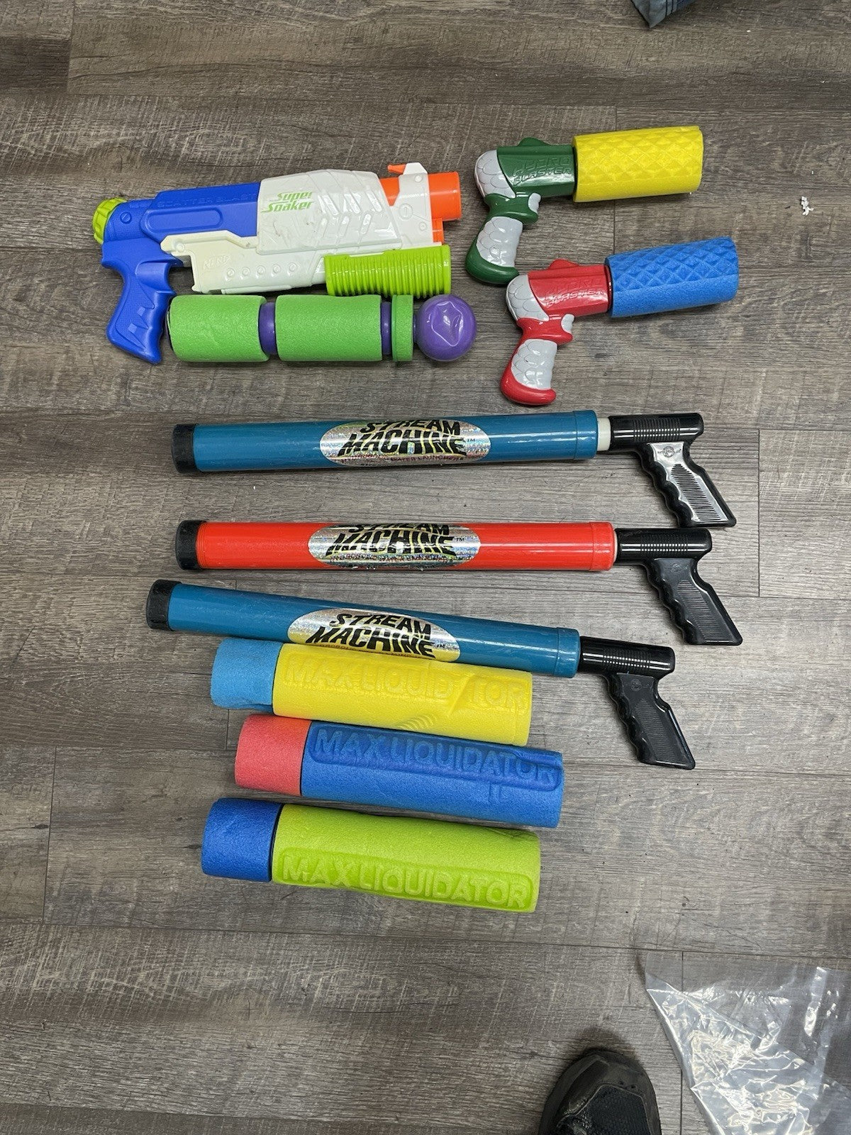 Lot of 10 : Water guns -  STREAM MACHINE 16"  WATER LAUNCHER assorted
