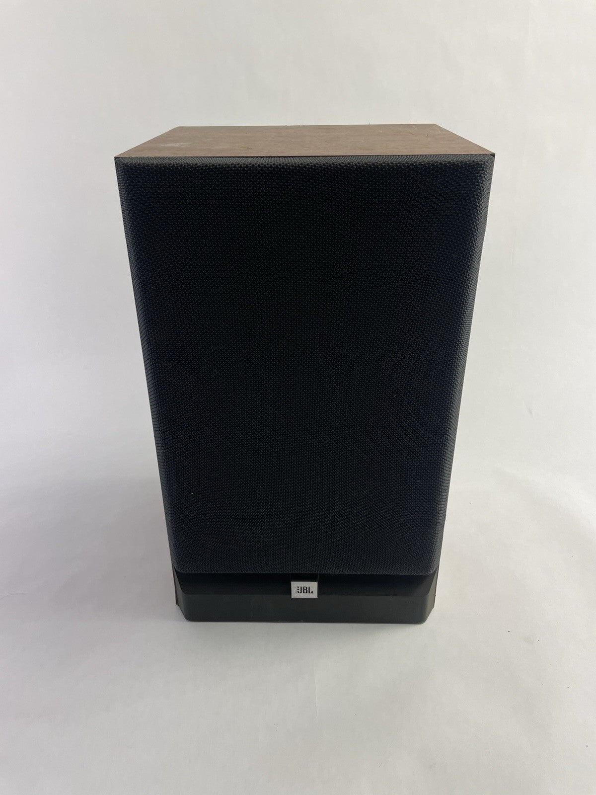 1 x JBL P20 bookshelf speaker wood grain black front sounds great
