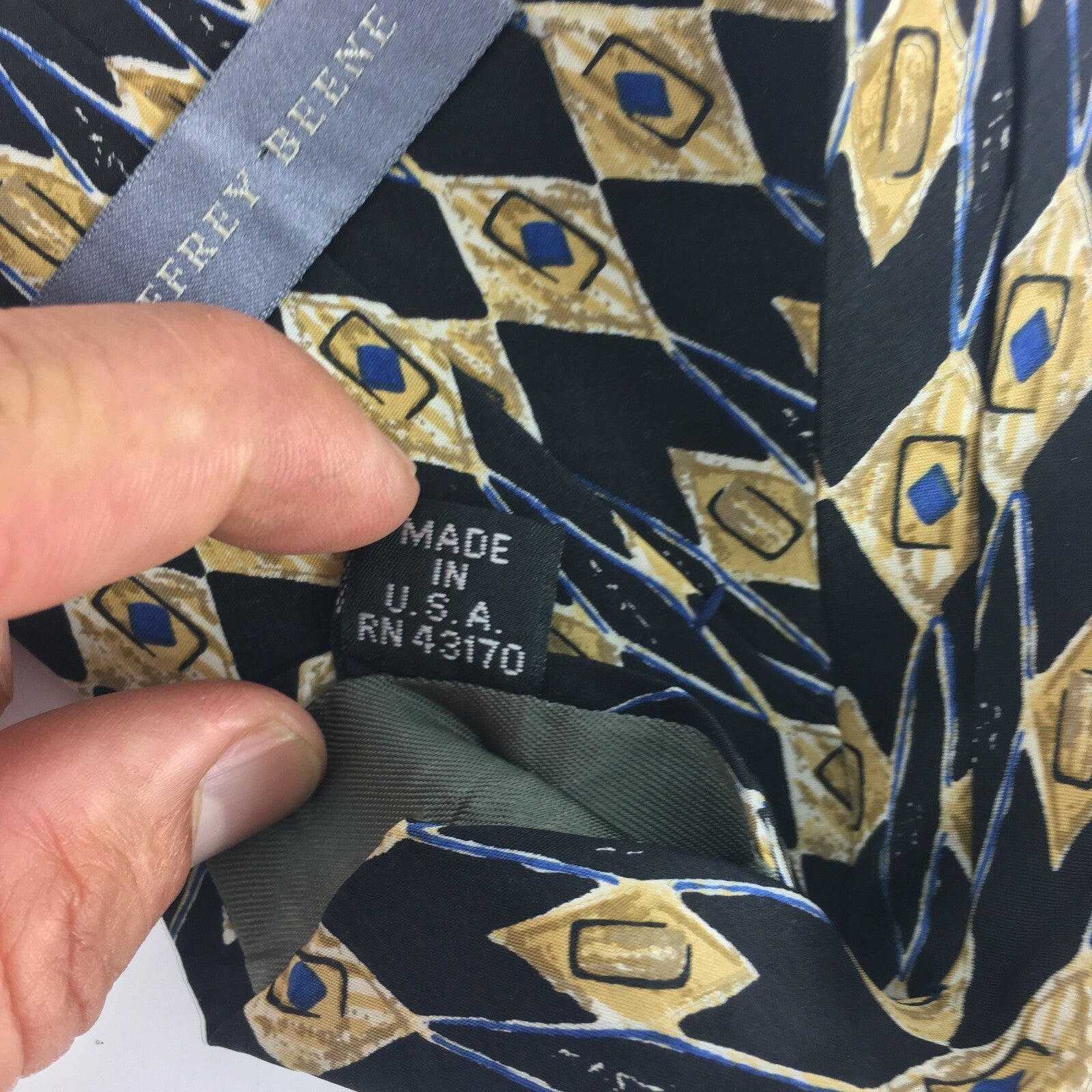 Genuine Geoffrey Beene Silk Handmade Stylish Formal/Casual Tie Multi Coloured