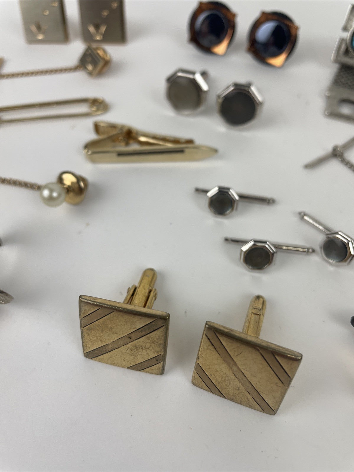 Vintage Gentlemen’s Cufflinks Tie Clips & Accessories Job Lot In Links & Clips