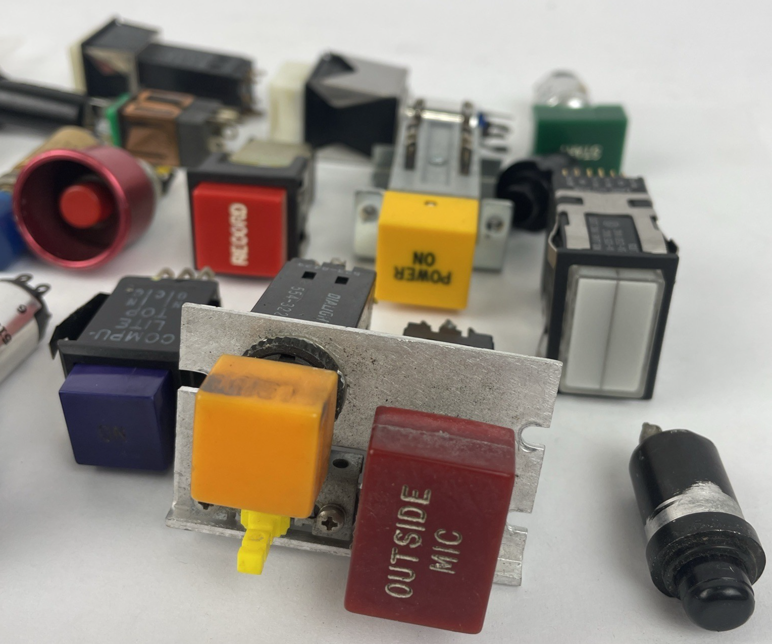 Lot of Assorted Dialco Dialight UND. LAB Illuminated Push Button Switch - LOOK