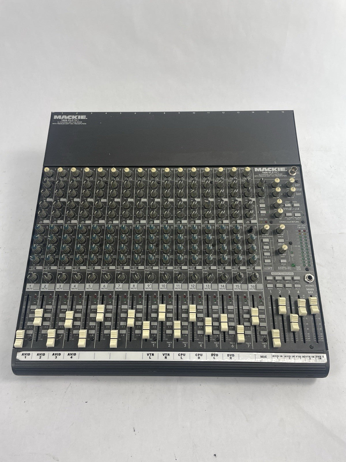 Mackie 1604-VLZ PRO 16 Channel Mic Line Mixer