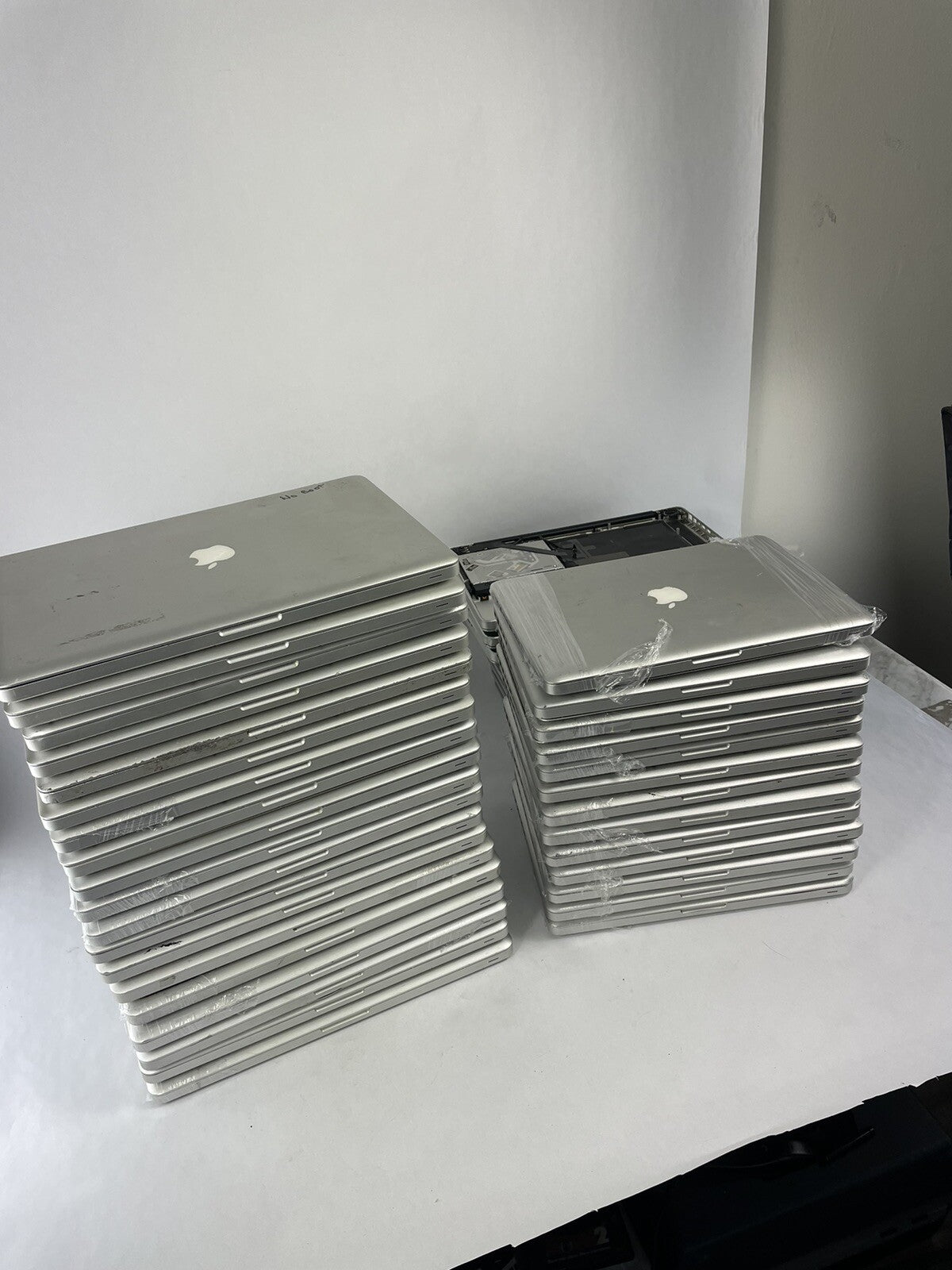 Lot of 42:  Apple MacBook 13" A1278 15" A1286 for parts and repair