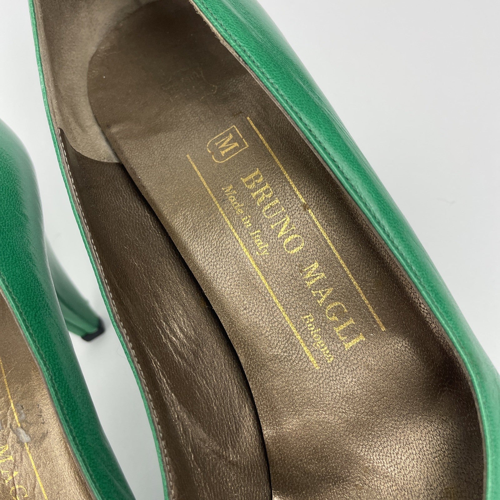 Bruno Magli Green With Gold Closed Toe Stiletto Pumps U.S. Sz 8 AA Made in Italy