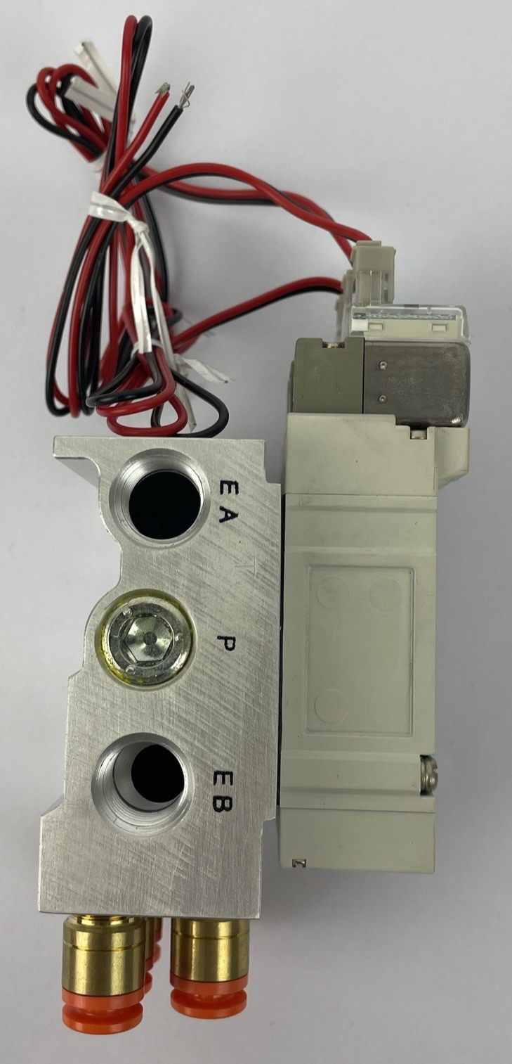 SMC SY5140-5LZ Pneumatic Solenoid Valve, 0.15-0.7MPa, w / 5-Port Base NOS