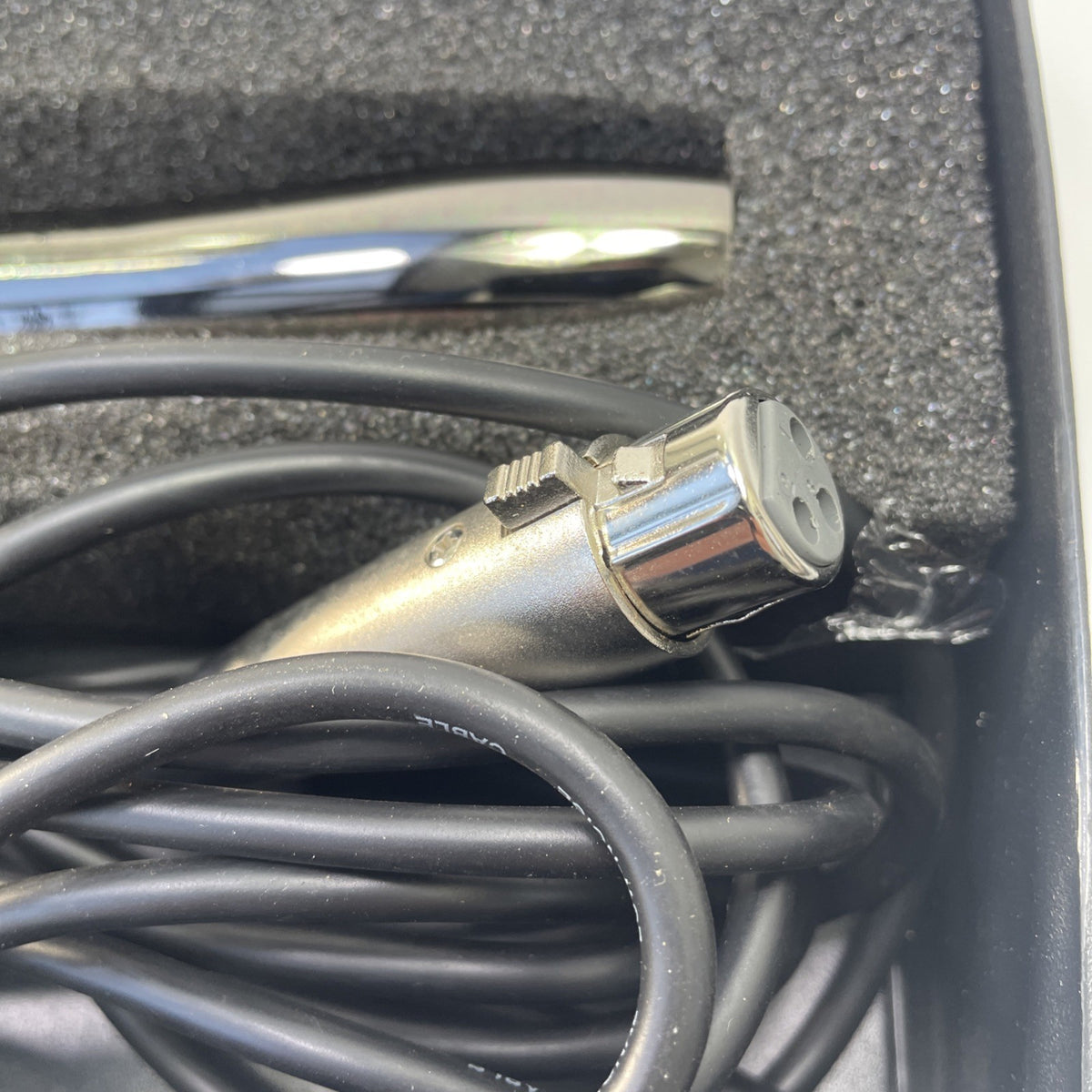 Hisonic HM-800 Microphone Dynamic Microphone Lot of 2 with Protective Cases