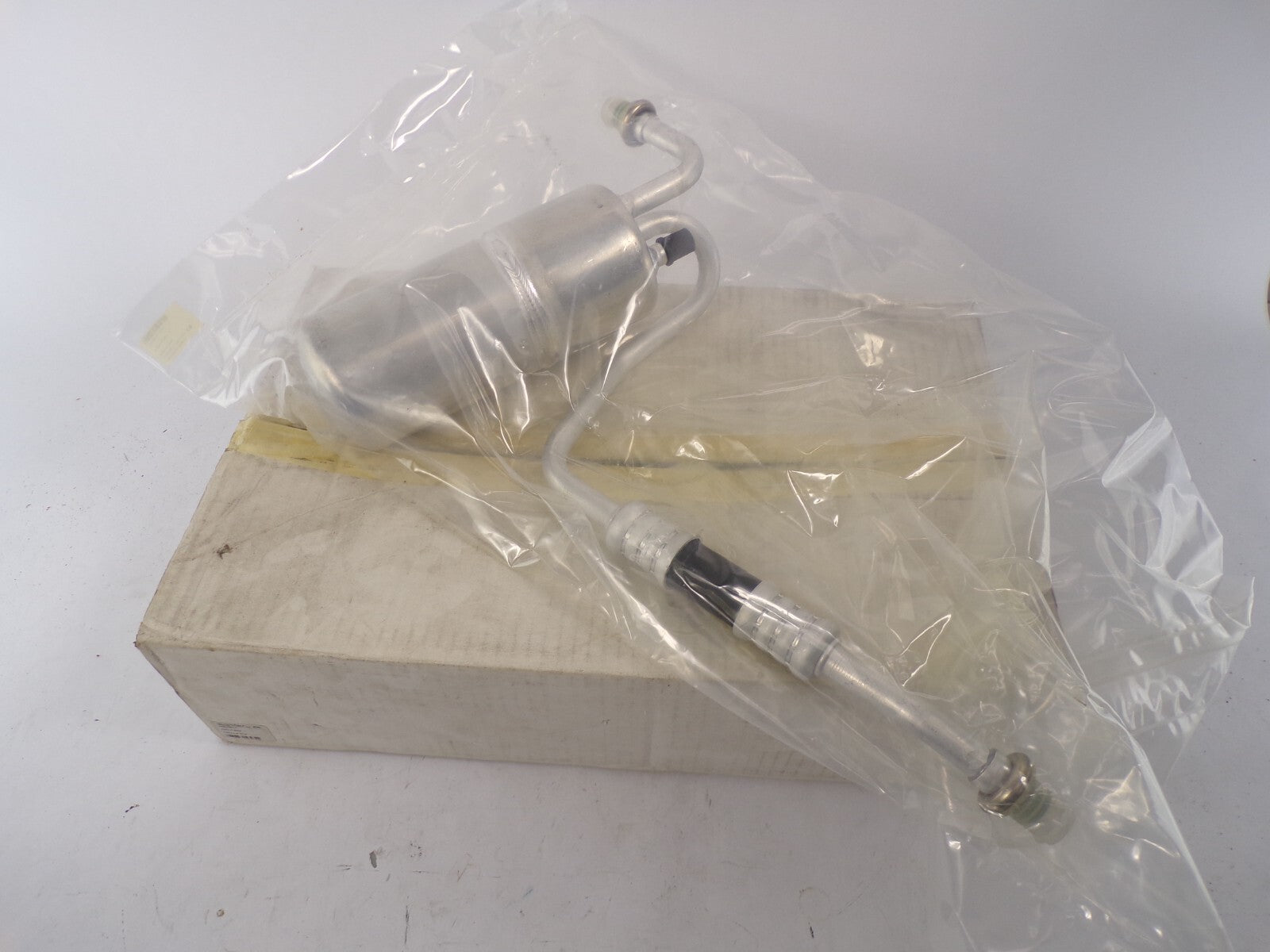 A/C Accumulator with Hose Assembly 4 Seasons 33097