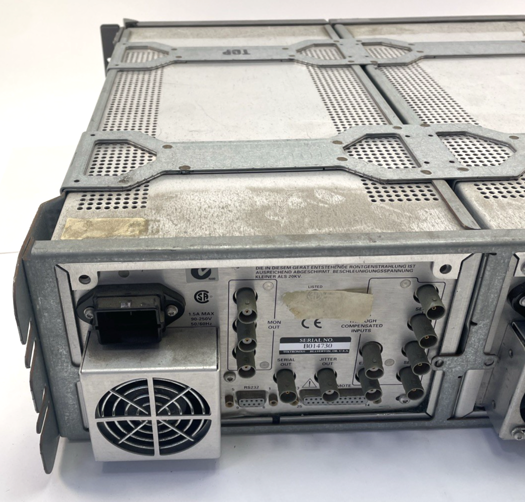 TEKTRONIX Model WFM 601A Special Component Monitor Lot of 2 W Rack Mount Case