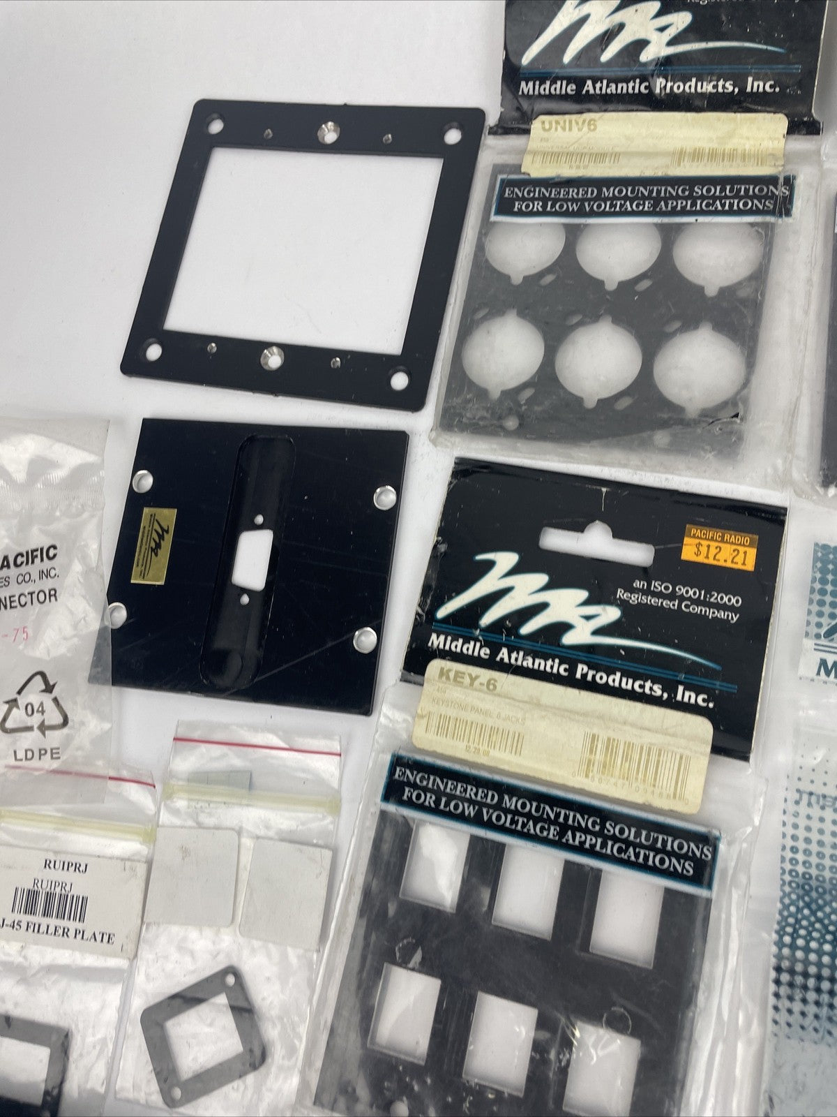 Middle Atlantic Products Inc Lot Of 29 Pieces Key4 Key6 UCPB1 UNIV4 UNIV6 RJ45 +
