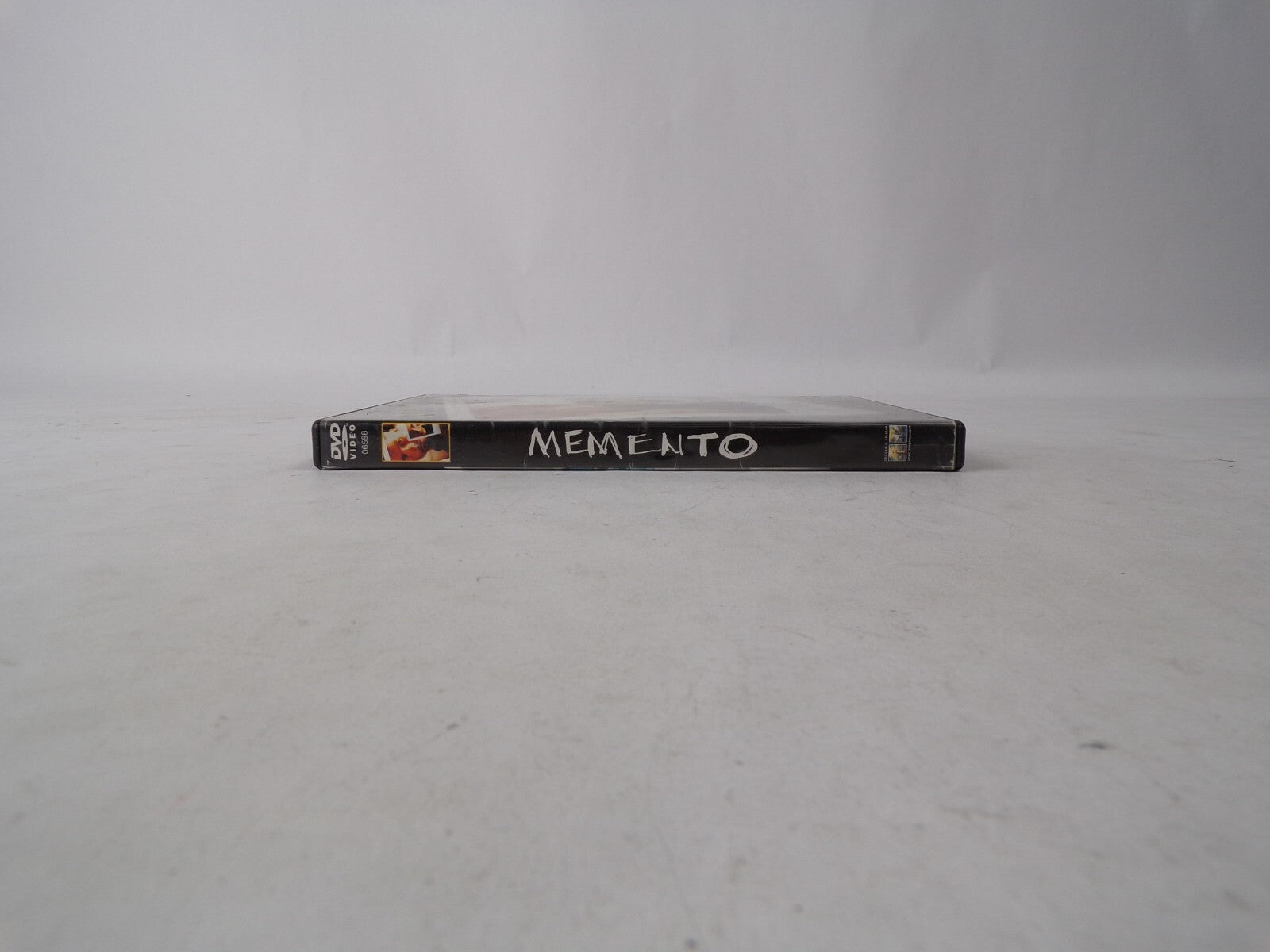 Memento "A New Classic Among Thrillers!" Guy Pearce Carrie Anne Moss DVD Movies