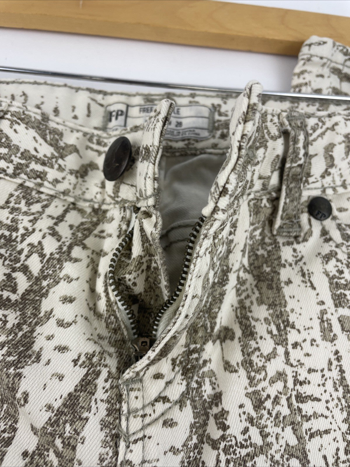 Free People Jeans Women's Size 28 Tapered Leg Low Rise White w Print Denim NWOT