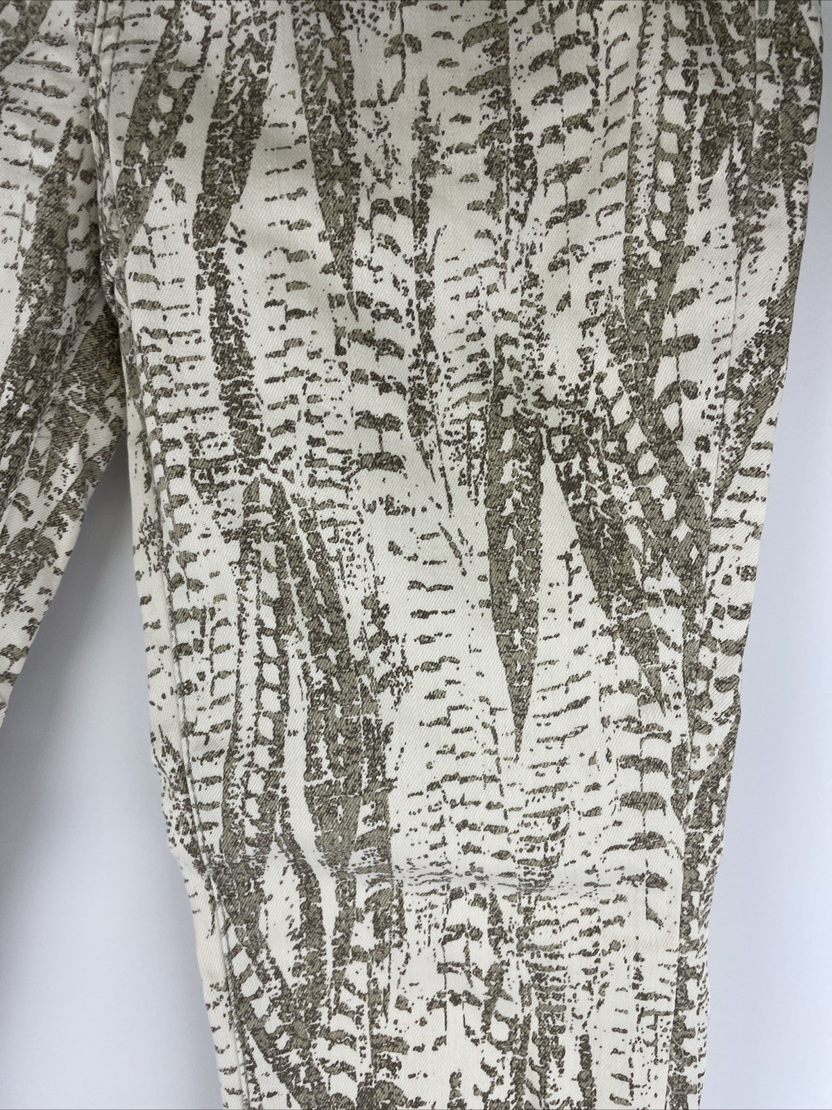 Free People Jeans Women's Size 28 Tapered Leg Low Rise White w Print Denim NWOT