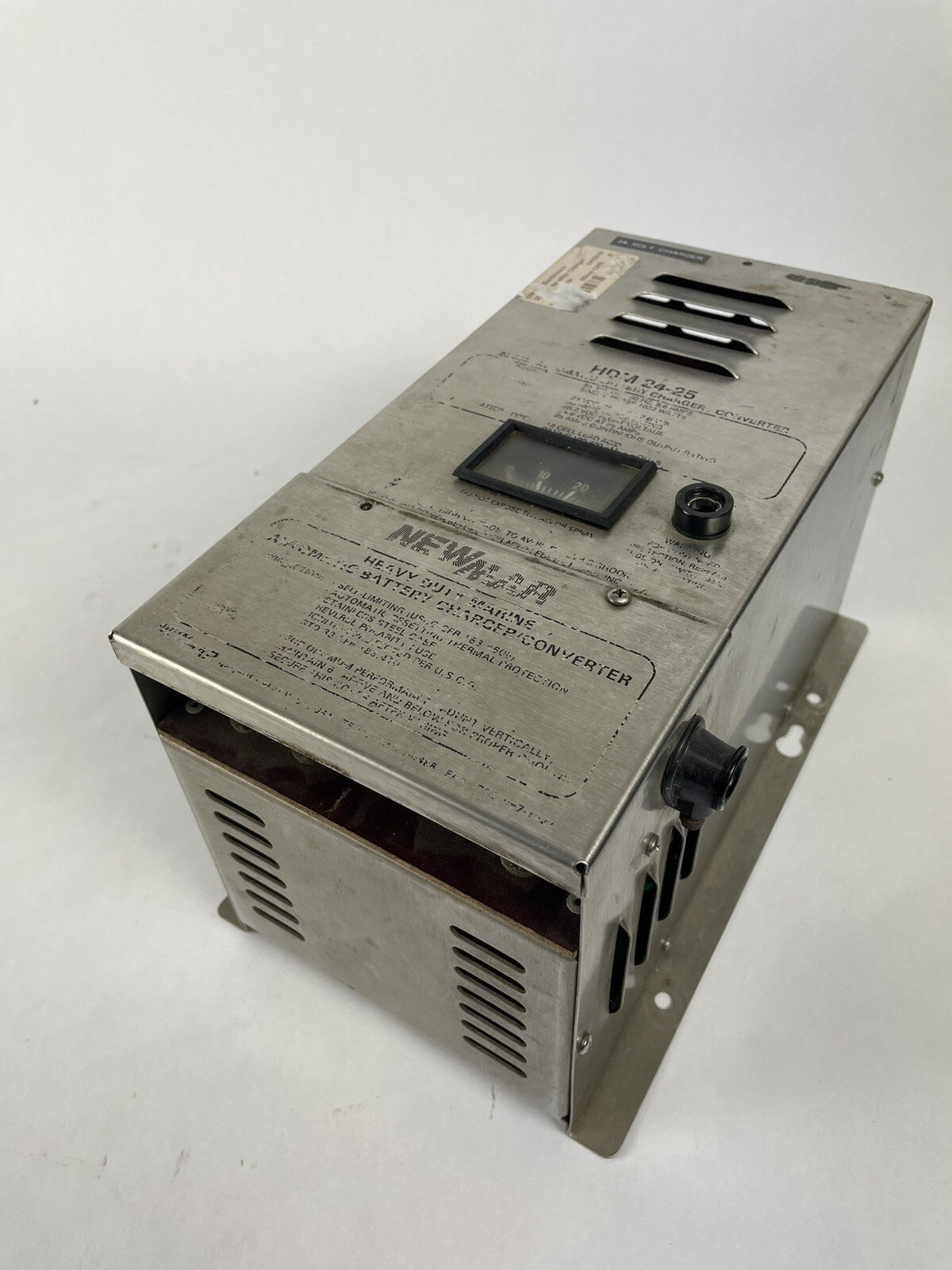 NEWMAR Single PHASE1082 watts HDM 24-25  SMART 24v BATTERY CHARGER