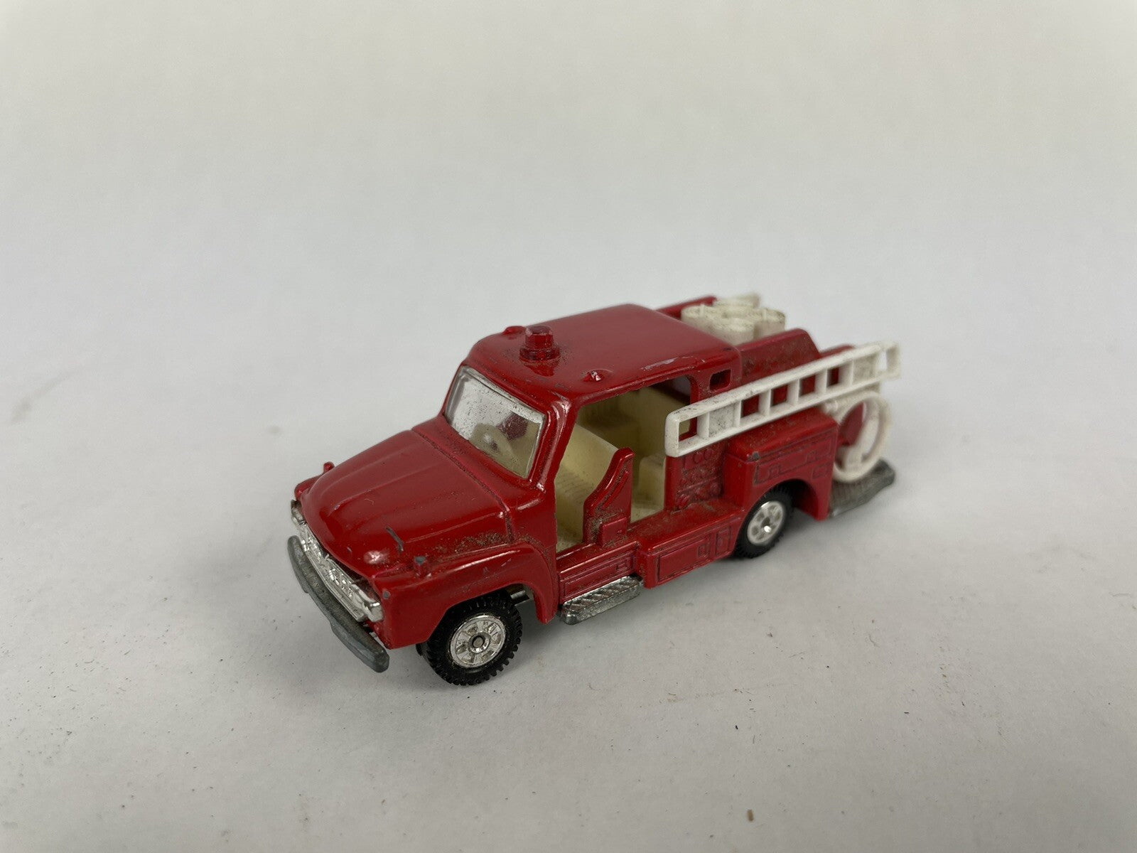 1975 Isuzu Pump Fire Engine No. 68 minicar 1/81 Tomica made in Japan TOMY