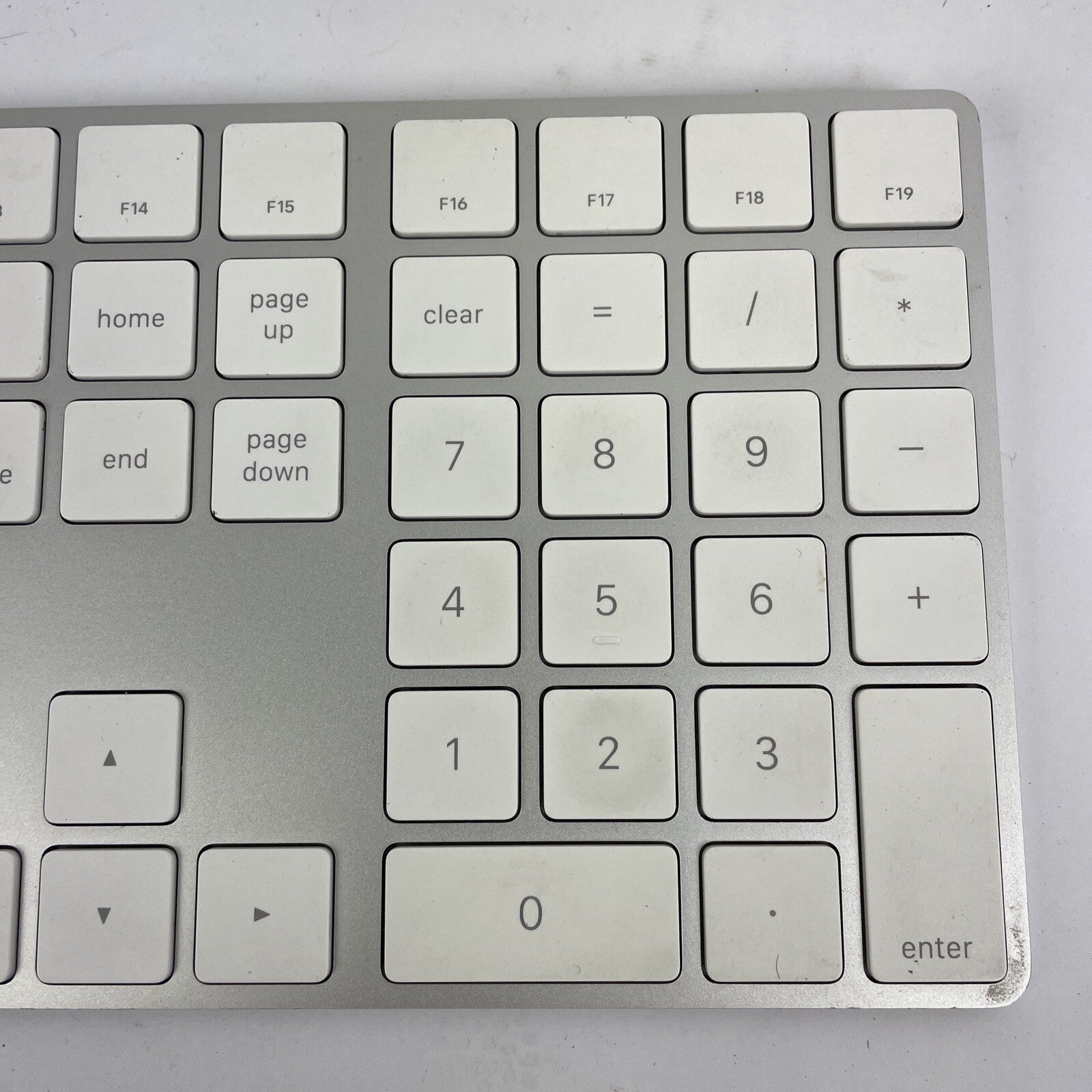 Apple Magic Model A1843 Wireless Keyboard Aluminum White Nice VGC LOOK