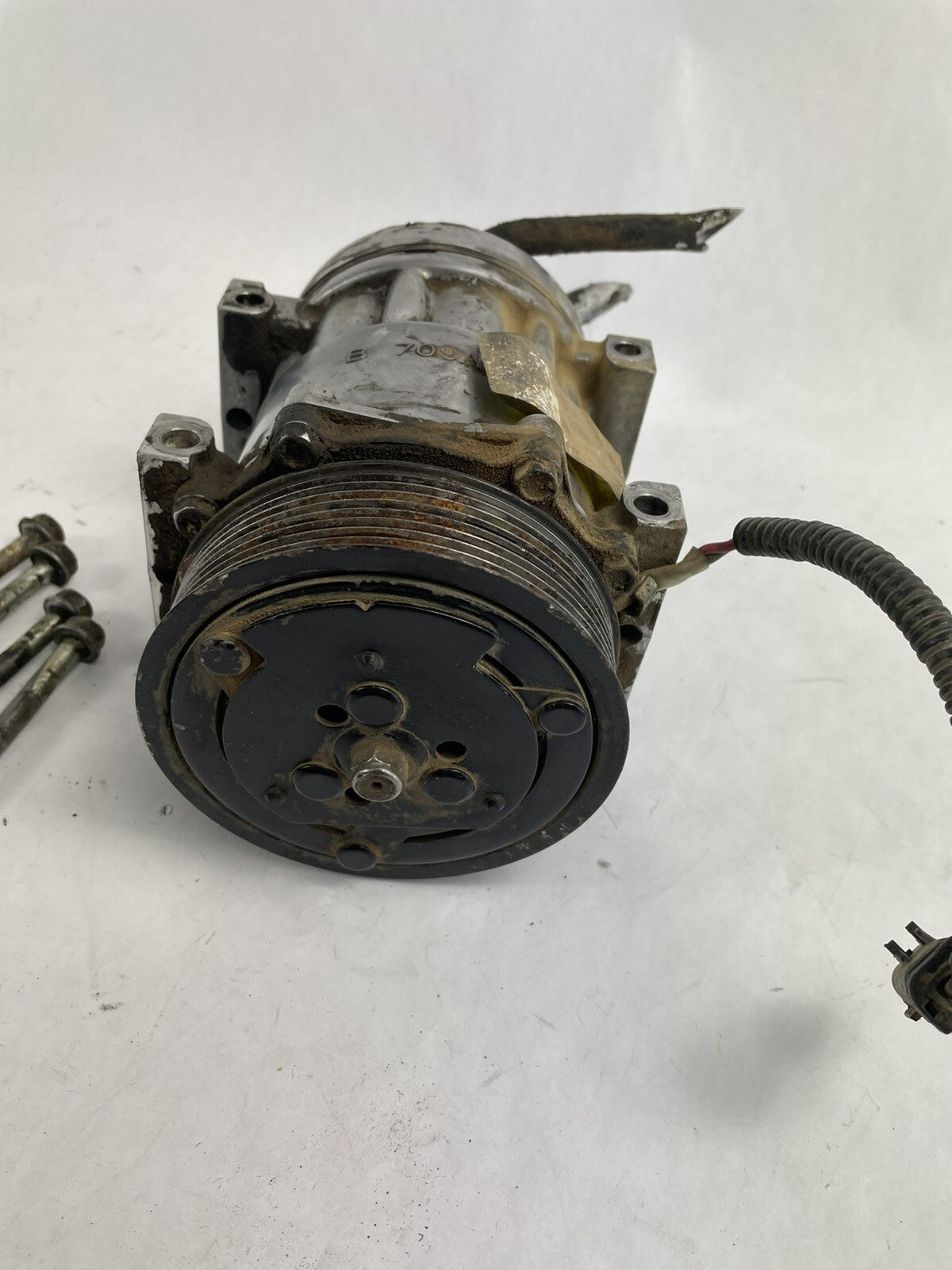 OEM A/C compressor Dodge Ram 2500 Cummins 12V B709AS2