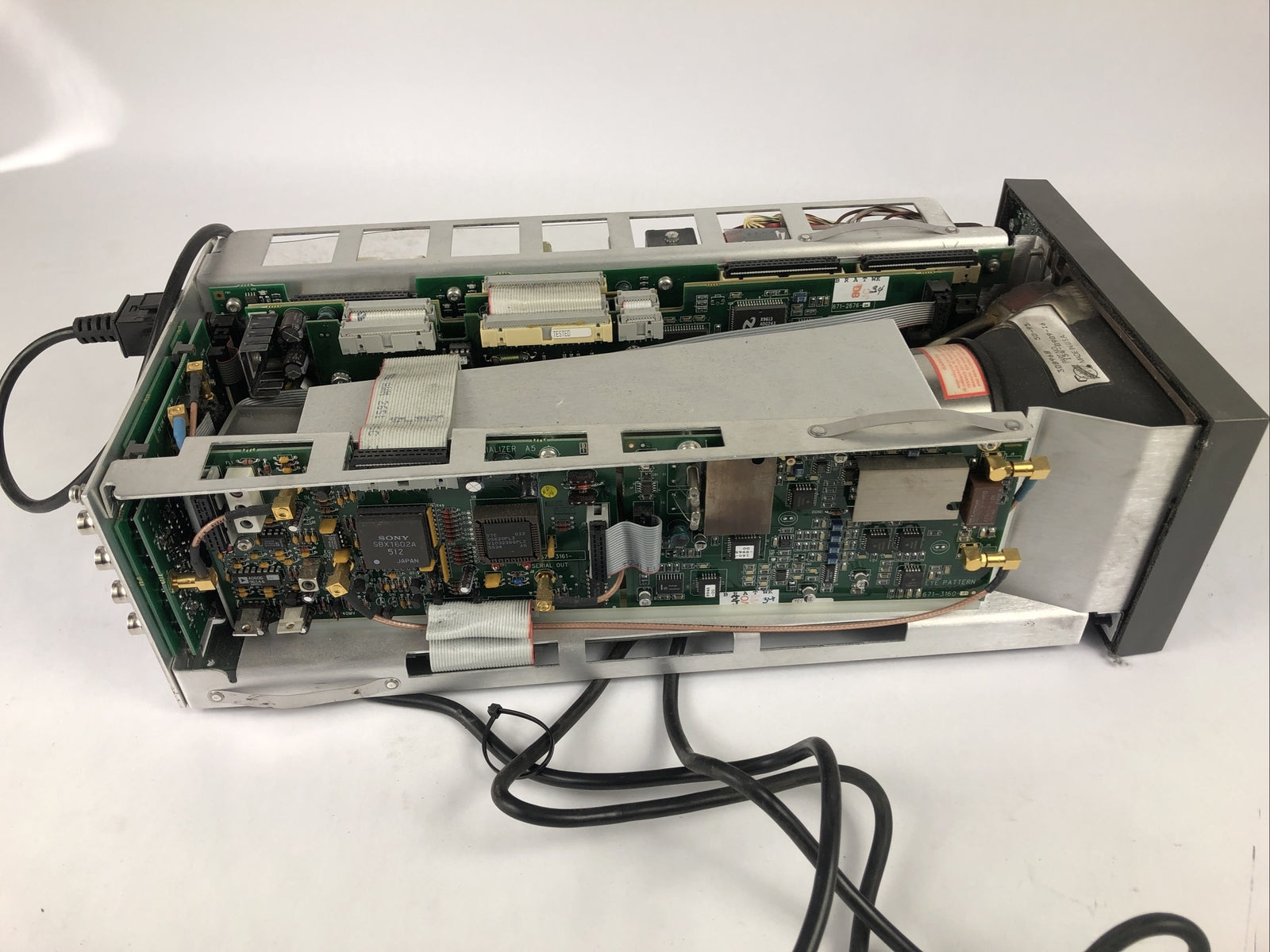 Tektronix WFM 601i - Powers on  For Parts or Repair - LOOK