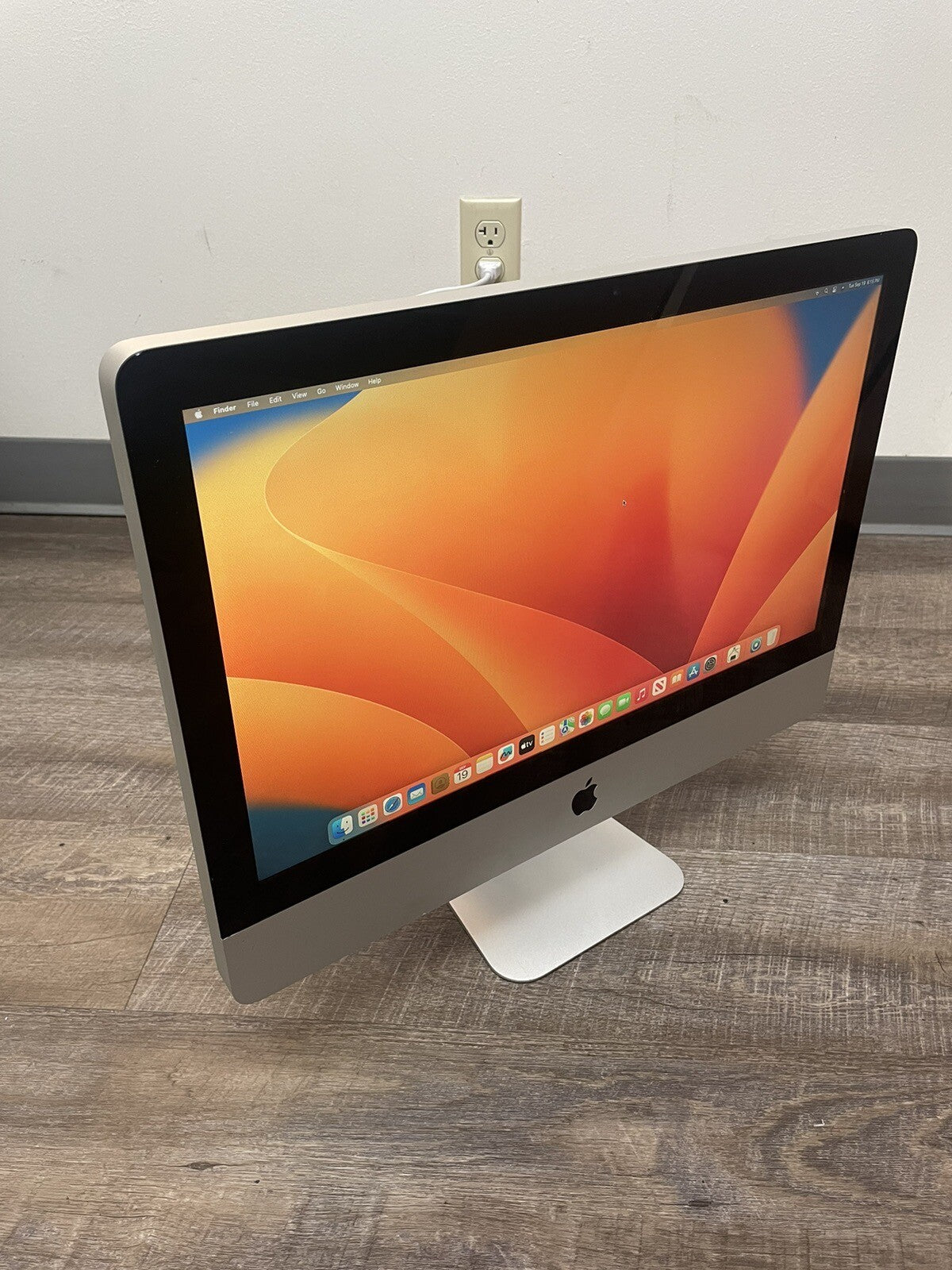 Apple iMac 21.5" Core i3 3.06GHz 4GB 512 GB SSD Desktop - macOS Ventura 13.6