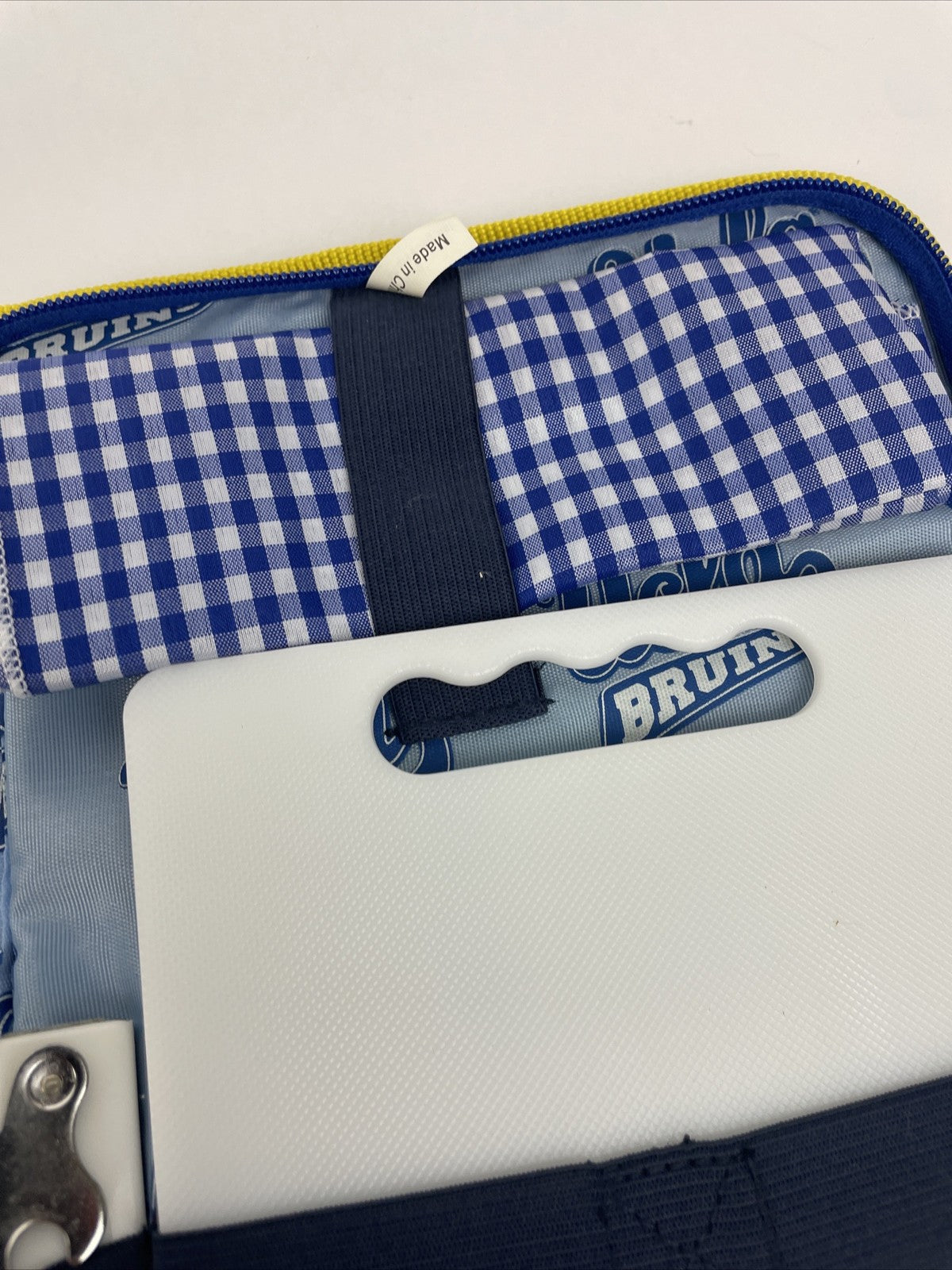 UCLA BRUIBS Camping PICNIC FOLDER SPOONS / KNIVES / CHEESE BOARD / NAPKIN NEW