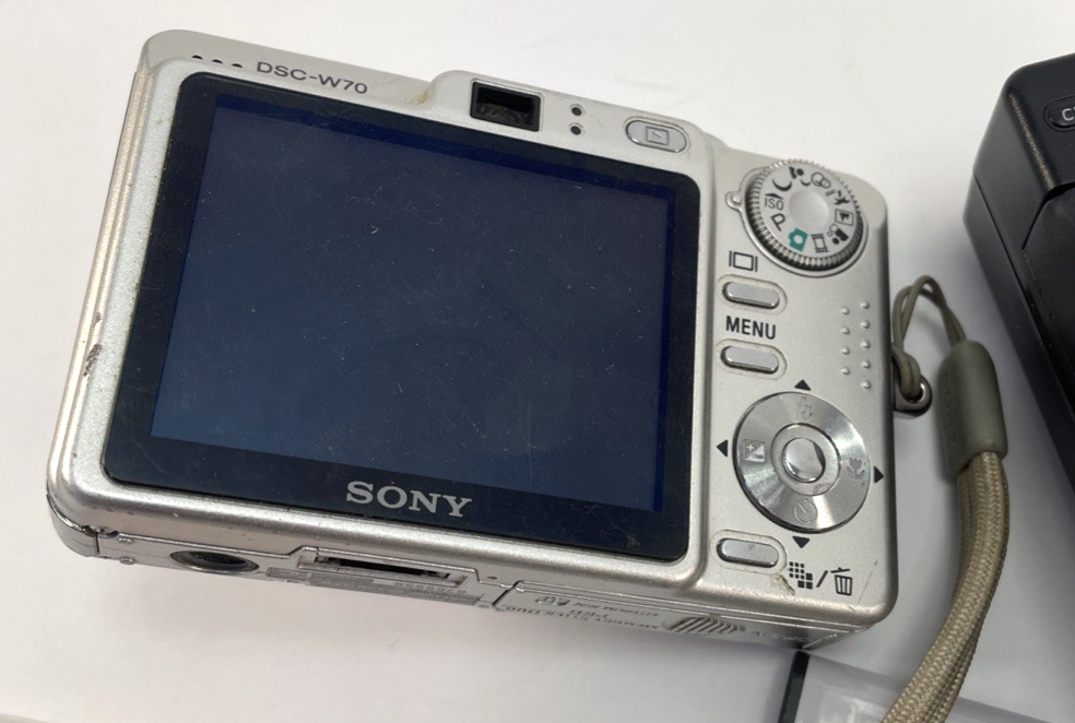 Sony Cyber-shot DSC-W70 Digital Camera 7.2MP  - Turns On — For Parts or Repair
