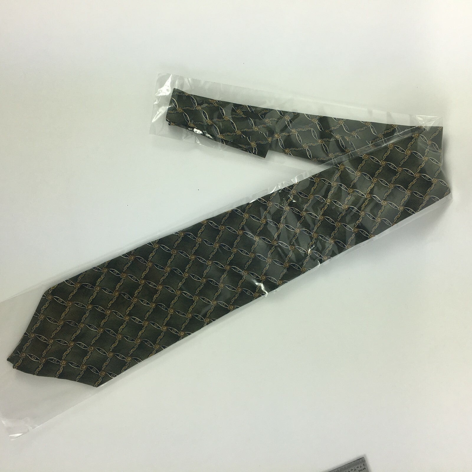 Genuine Geoffrey Beene Long Handmade Stylish Formal/Casual Tie Multi Coloured