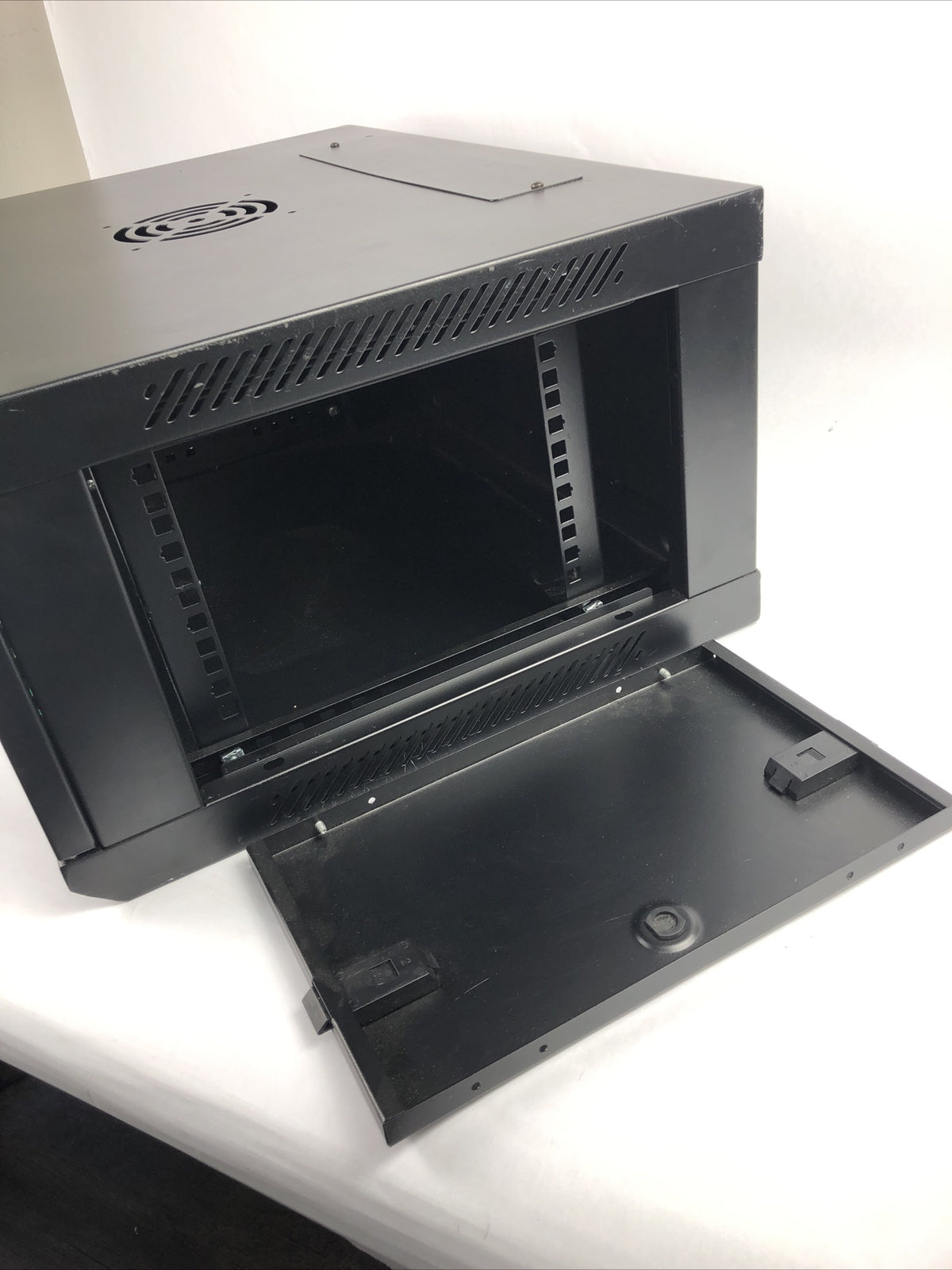 Fibretronix Wall Mount Rack Enclosure Steel Locking Storage Case 23.5"x17.5"x11"