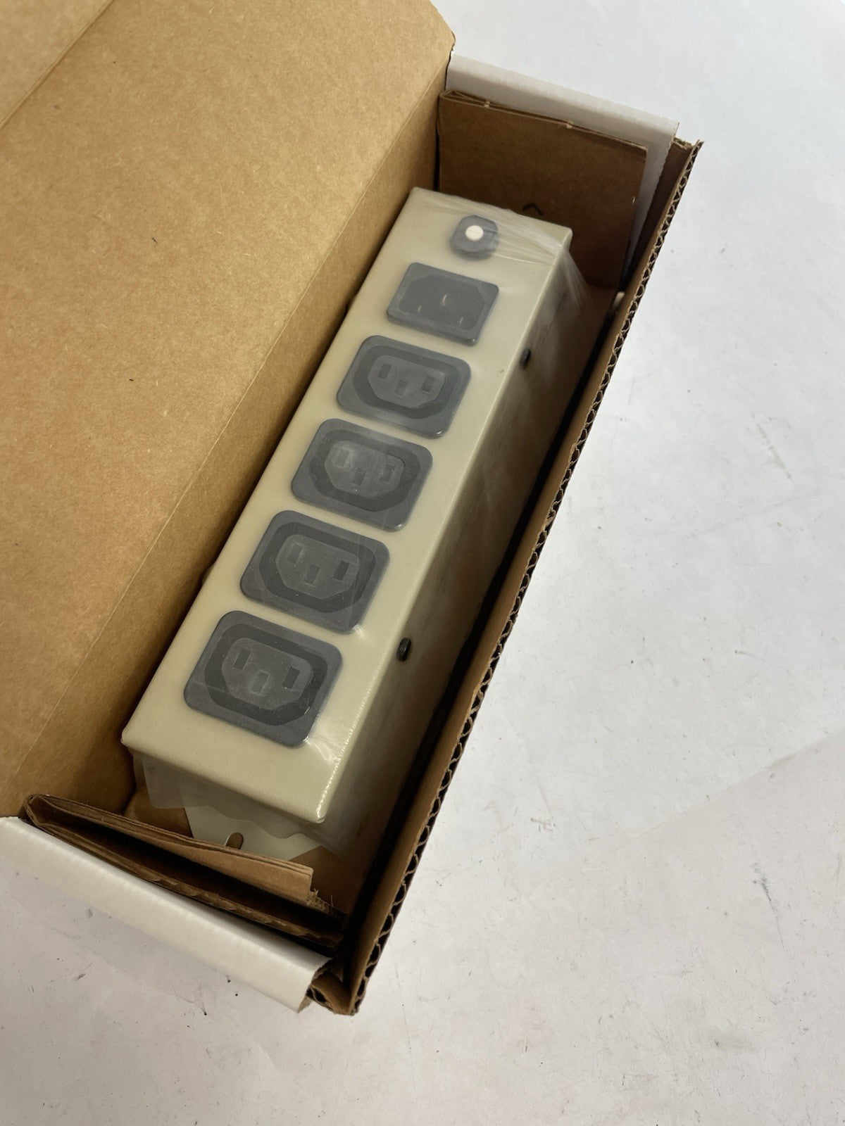 Interpower 4-Position Accessory Power Strip 85010071 Fast Free Shipping