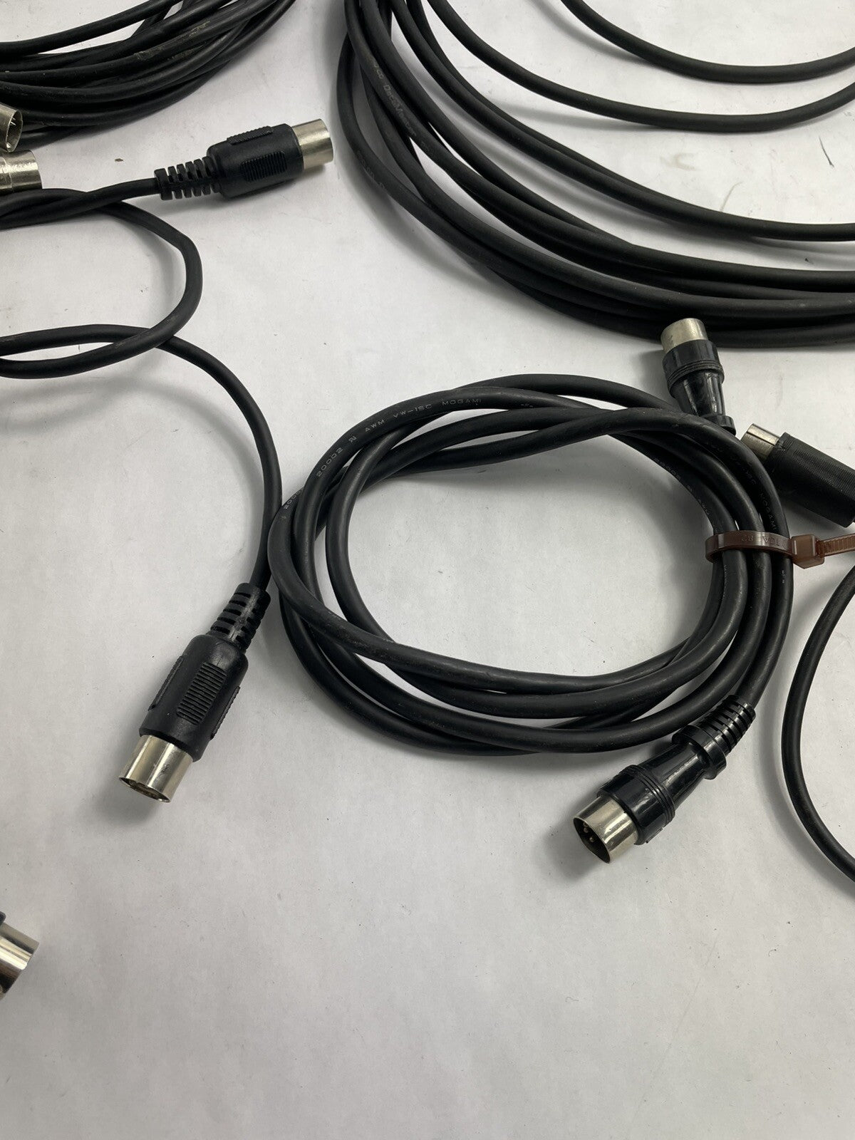 Lot of of 18 : Hosa Cables  Right-Angle 5-pin DIN to Right-Angle 5-pin DIN MID