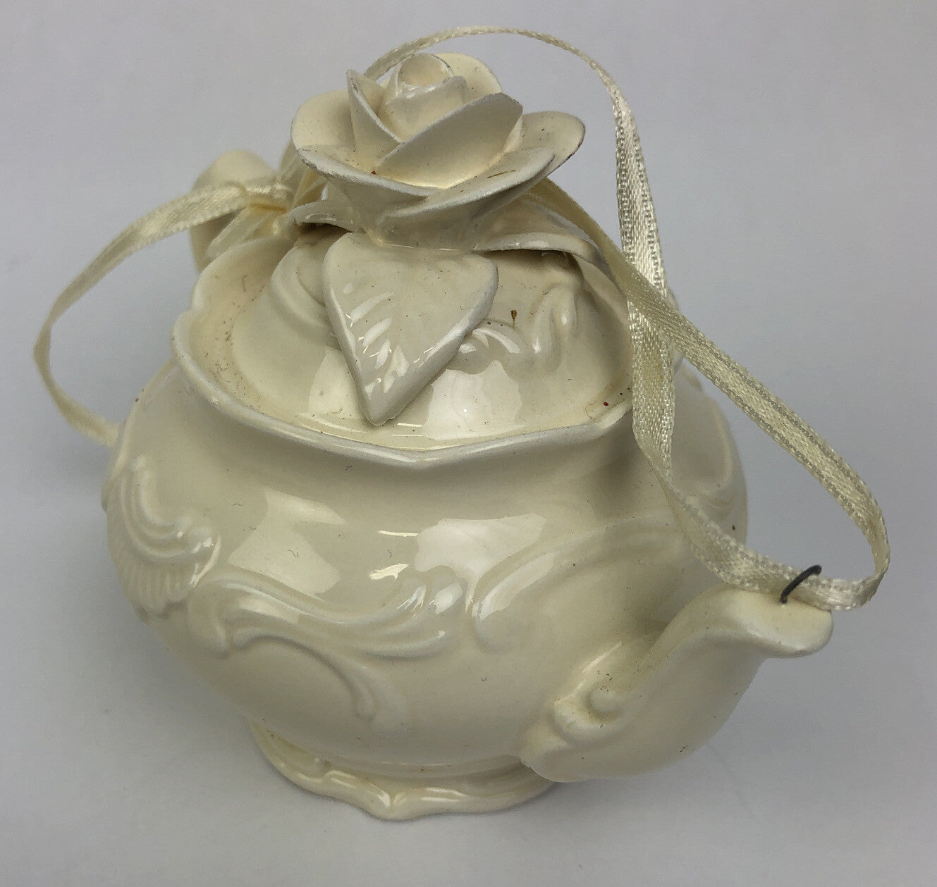 VINTAGE 1998 Mud Pie Victorian Rose Ivory Porcelain Teapot Ornament - Rare Find