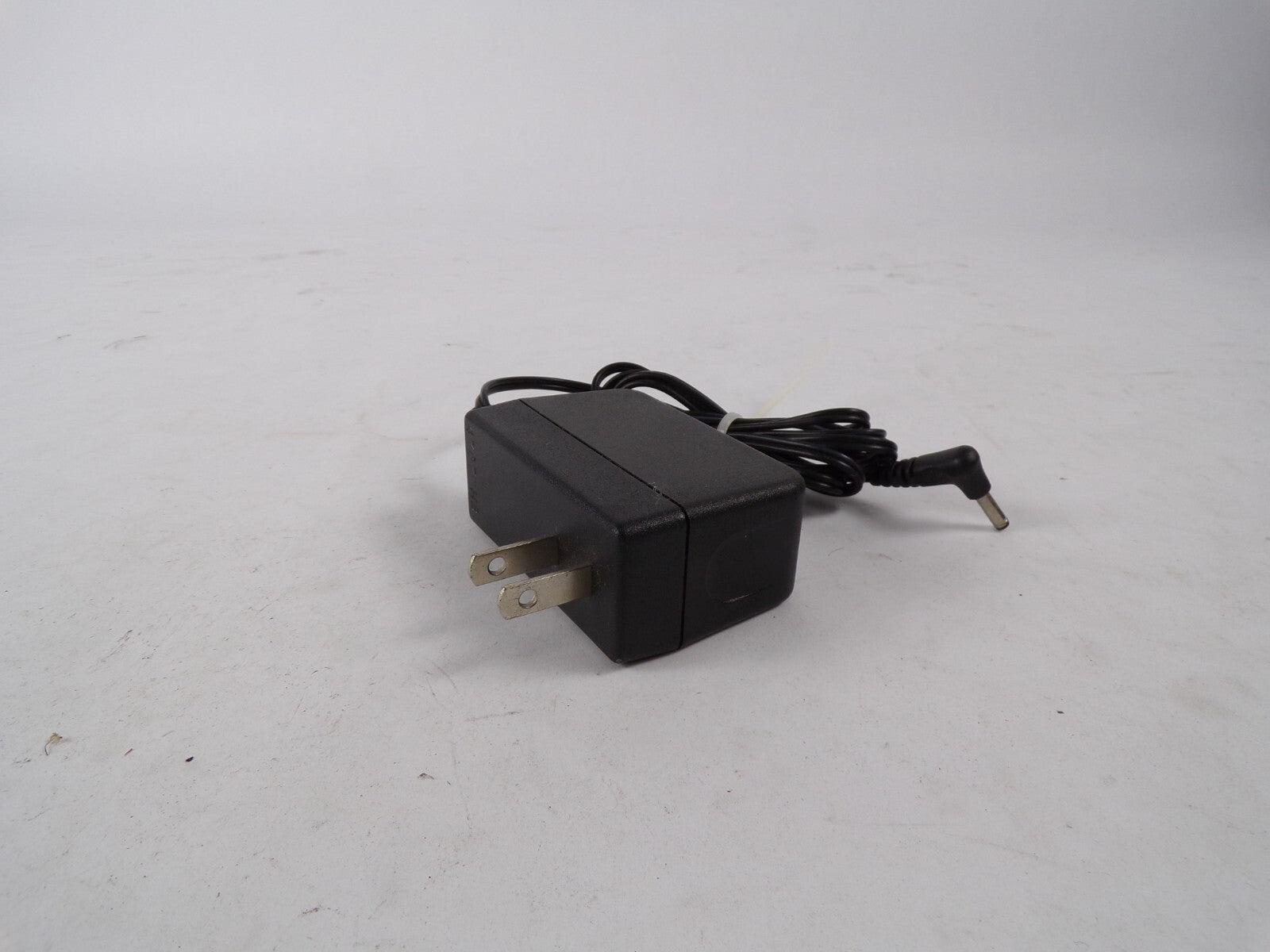 Geniue DVE Switching DSA-15P-05US050100 Output 5 V 2A Power Supply Adapter A85