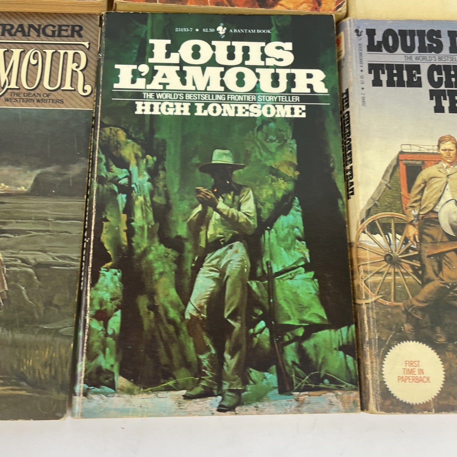 VINTAGE LOT OF 8 LOUIS L'AMOUR WESTERN PAPERBACK BOOKS See Discription
