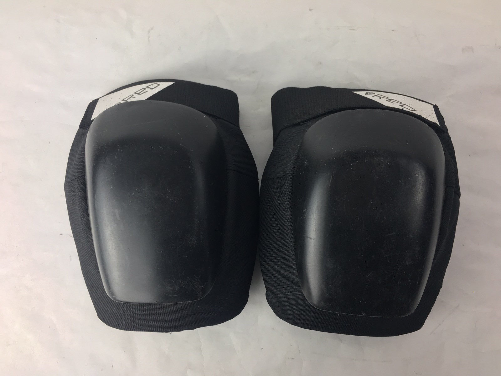 Red Skateboard Knee Pads Protection SMALL  Skatepark Derby NO BOX