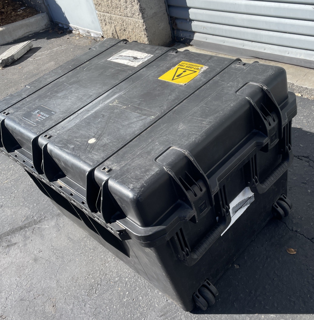 Pelican iM3075 Storm Waterproof Rolling Transport Case Black Retractable Handle