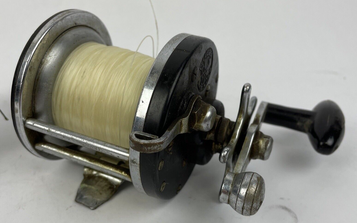 Lot of 2 Vintage Pflueger Trump Fishing Reel No 1943 + TEMCO 2075 - Both Working