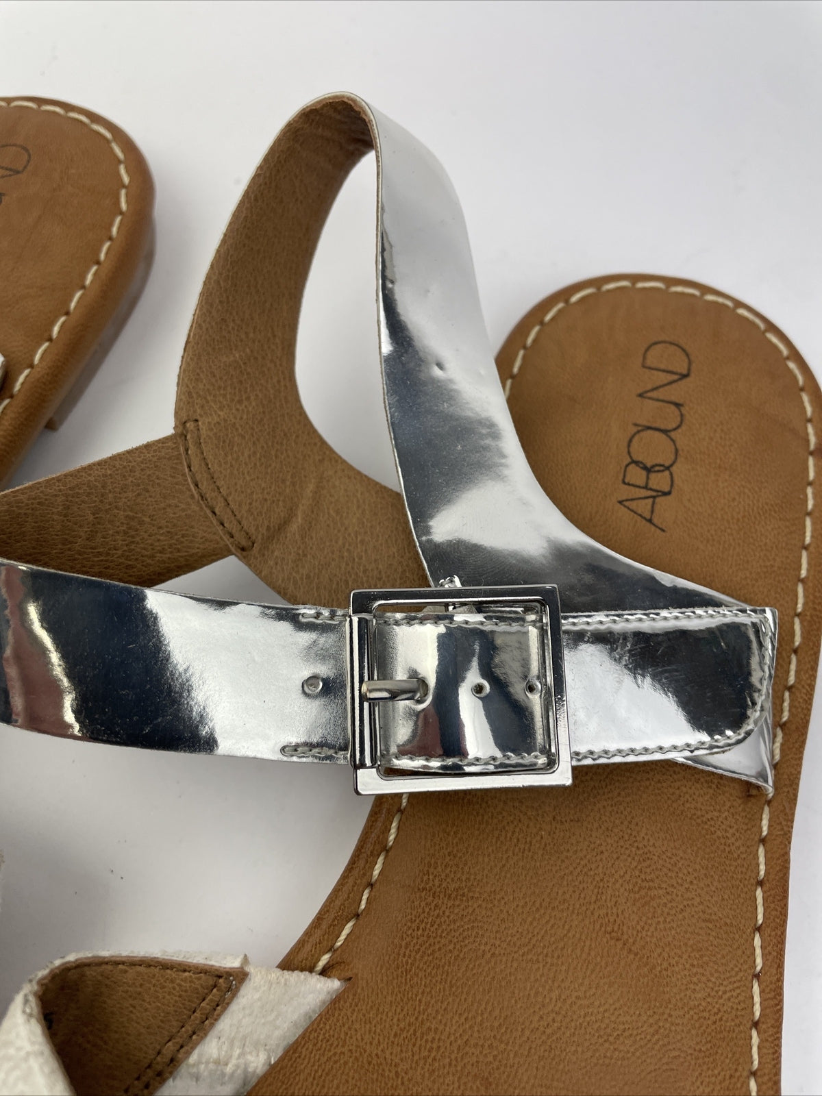 " Abound " White Silver Faux Leather Nordstrom Strappy Flat Sandal Size 7m