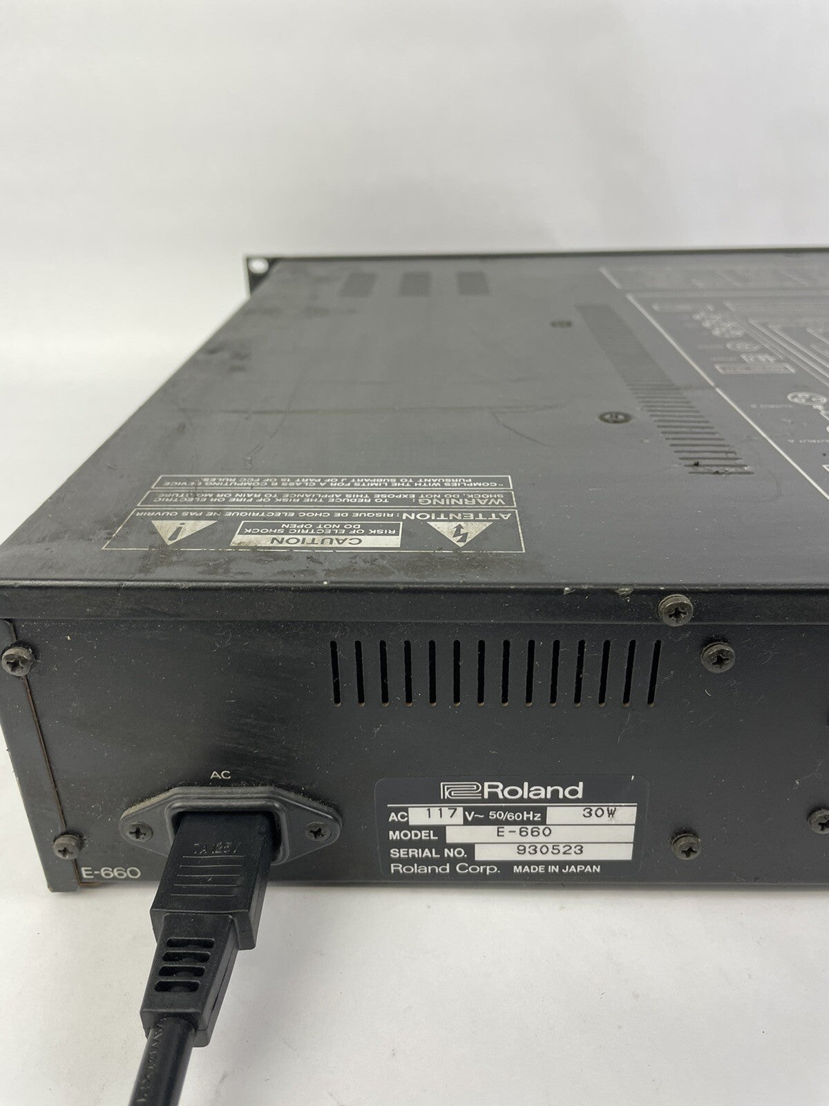 Roland E-660 Digital Stereo Parametric Mastering EQ