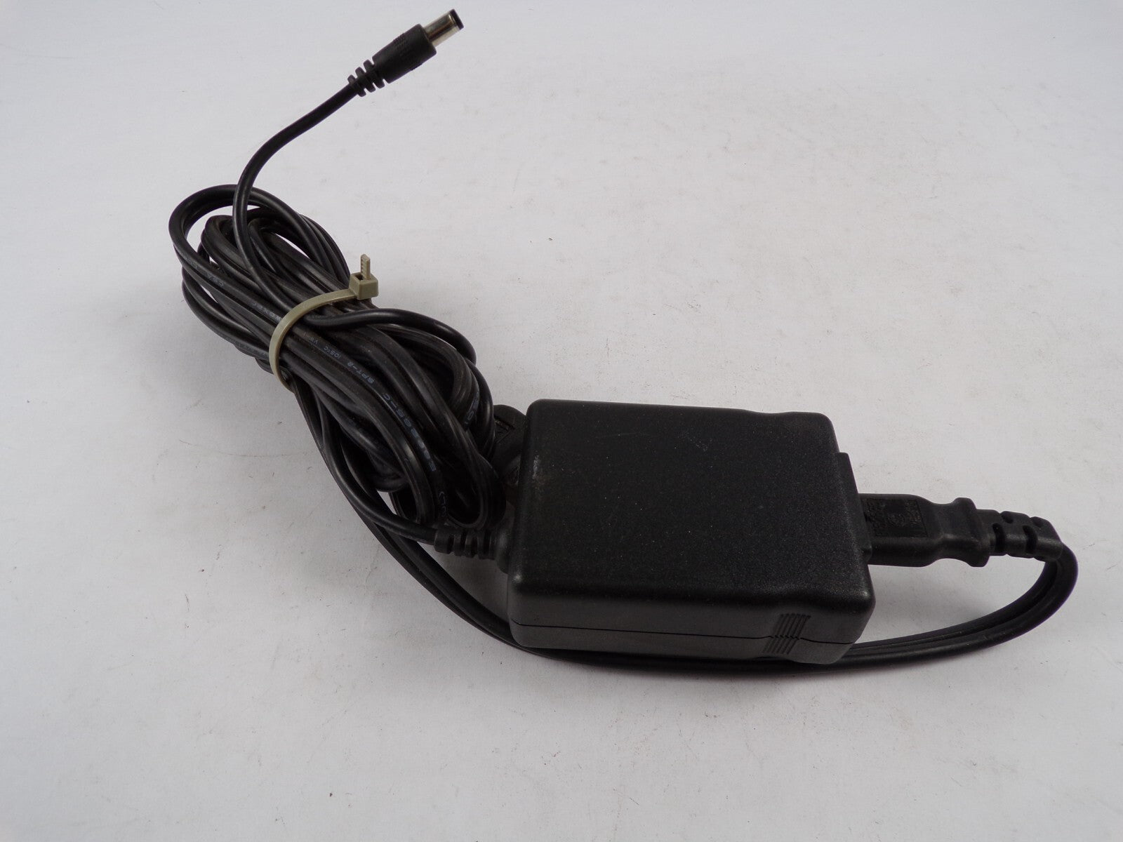Genuine Buffalo Adapter Model U1318-0526 Output 9V 2.5A Power Supply Adapter A83