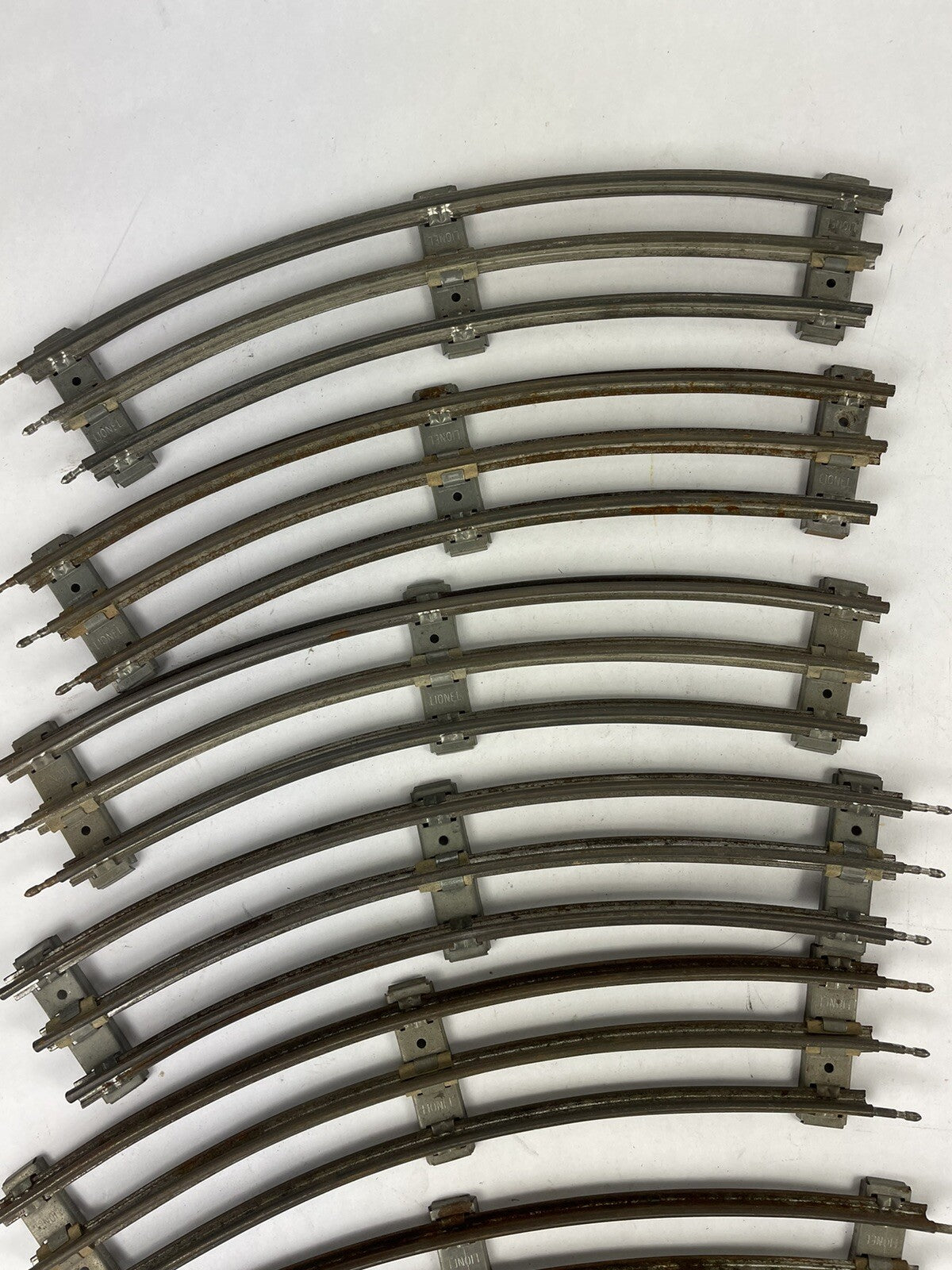 LOT OF 15 : VINTAGE LIONEL 027 TRACK STANDARD CURVE SECTIONS