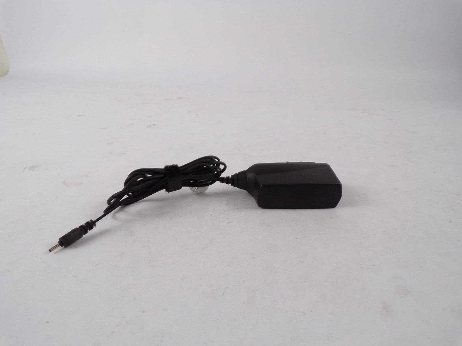 Genuine Nokia AC-40 Output 5 VDC 890mA Power Supply Adapter A55