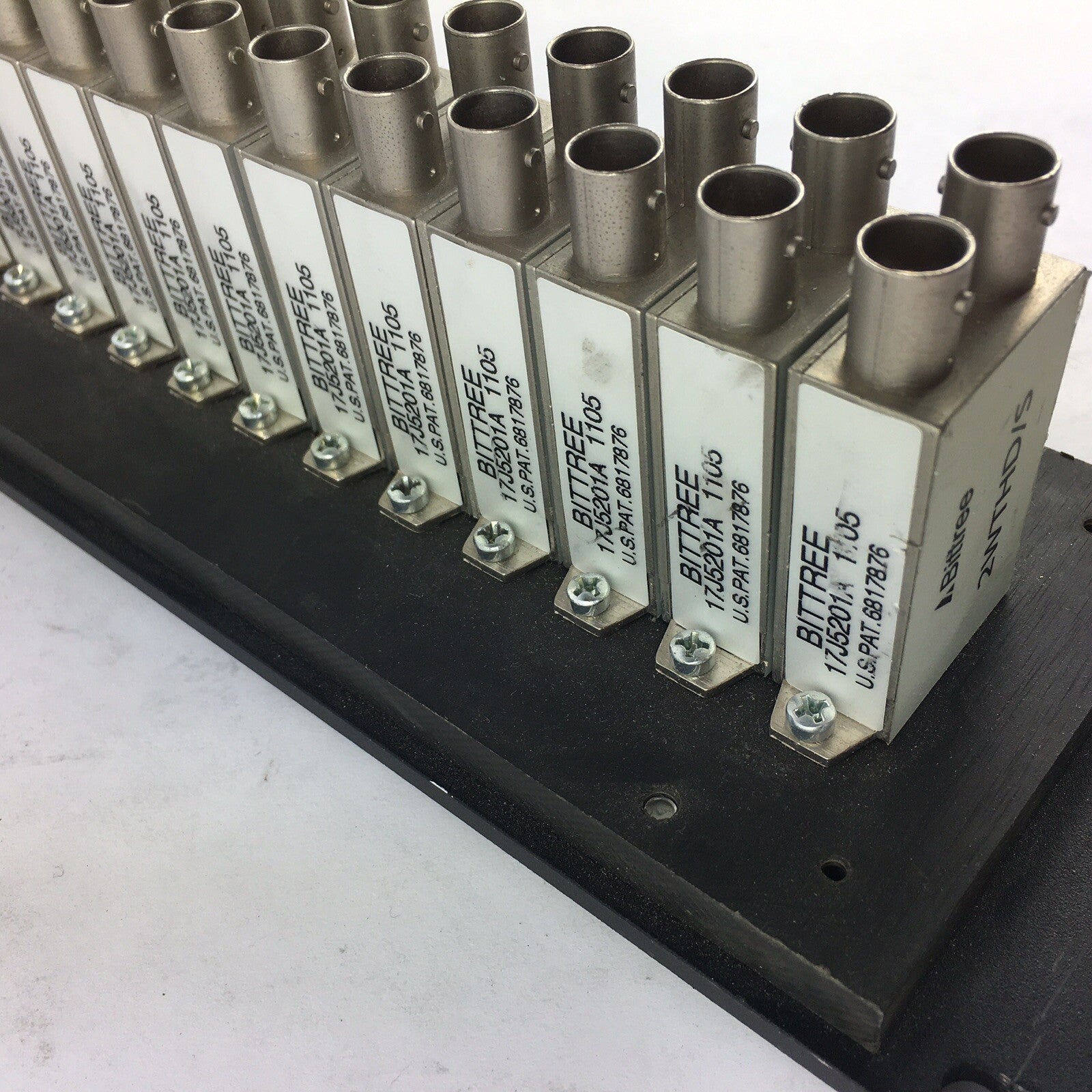 Bittree B52T-2WTHD 2x26 2RU Panel Black Normalling Terminating Audio Patchbay