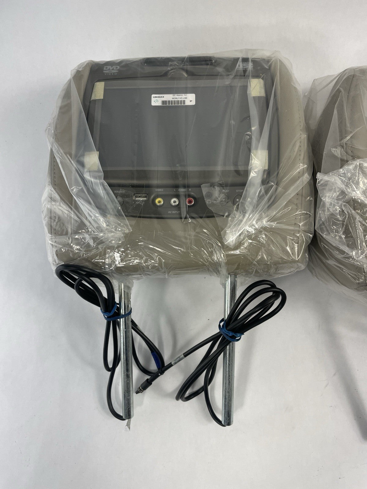 2010 Lincoln Navigator Headrest DVD Monitor Set Tan Beige Leather