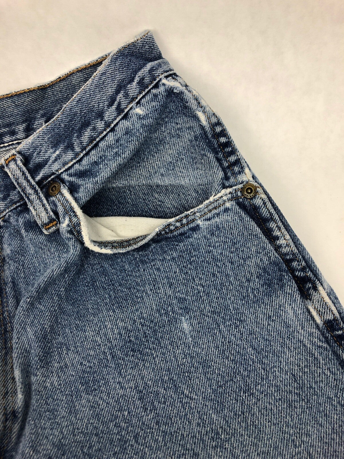 Thrashed Wrangler Jeans Ultra Worn Shredded Grunge Destroyed 32 x 31 Actual WEAR