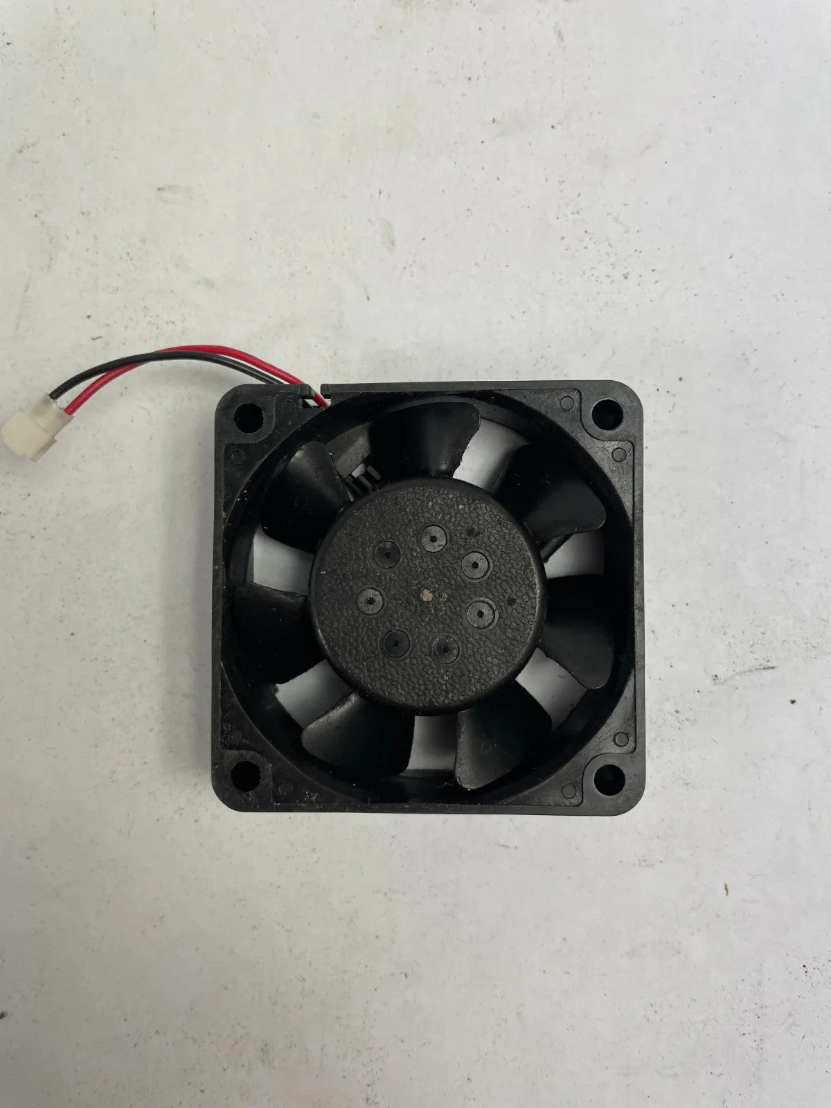 NMB 2408NL- 05W-B60 DC Brushless Fan Motor DC 12/V 2 - Wire CPU Cooling Fan