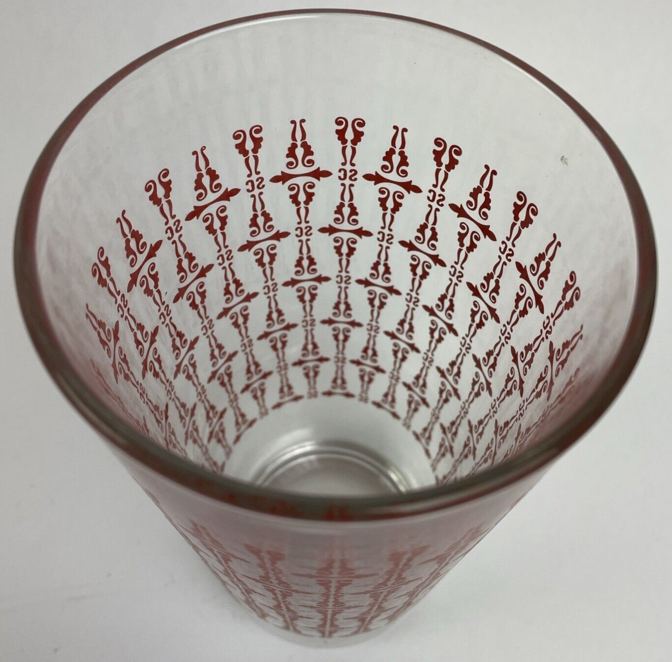 Vintage Southern Comfort 16 oz clear pint glass with branded logo.