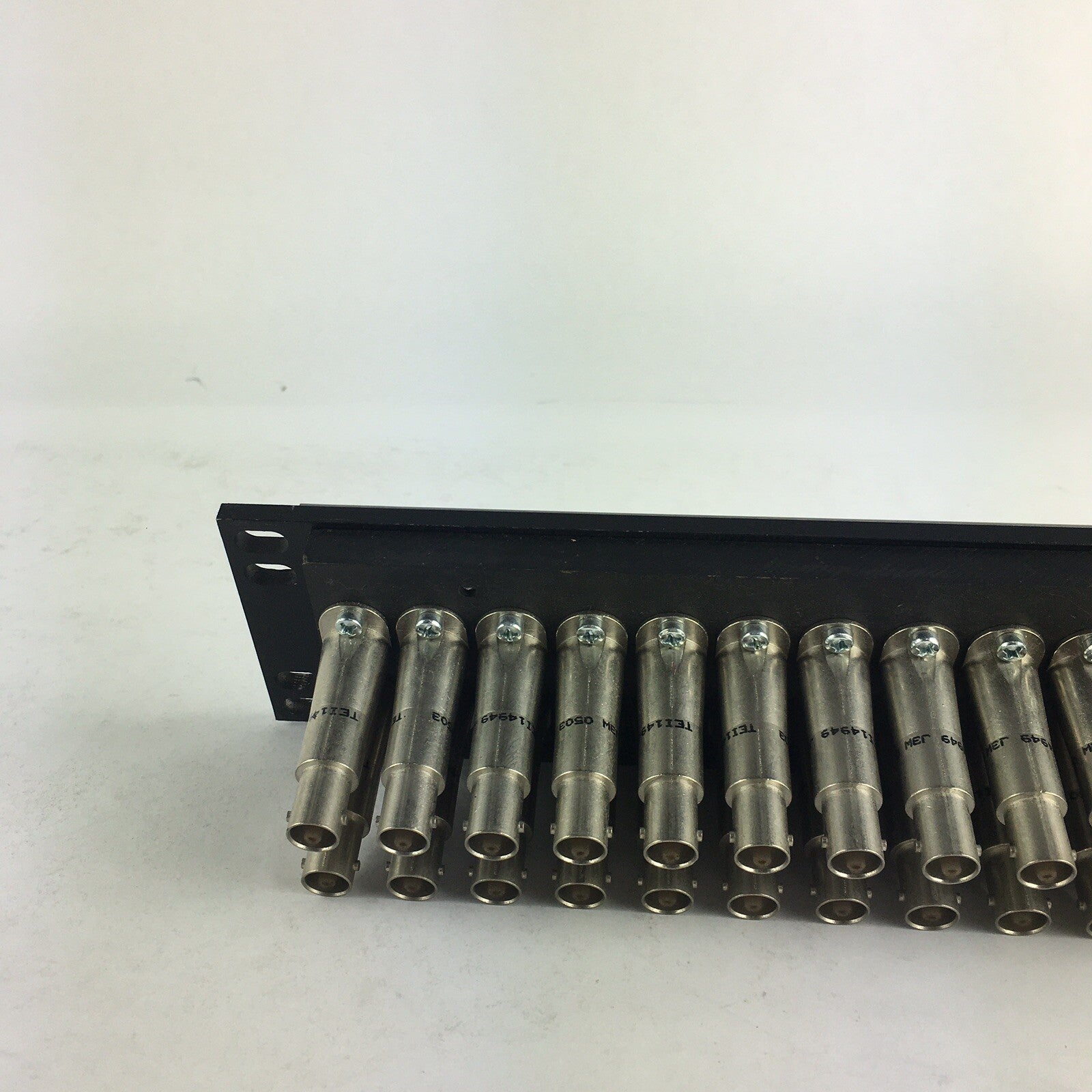 Bittree MINI-TRIAX BULKHEAD PATCHBAY KIT, 2X28 B52H-2WTHD 1.5RU