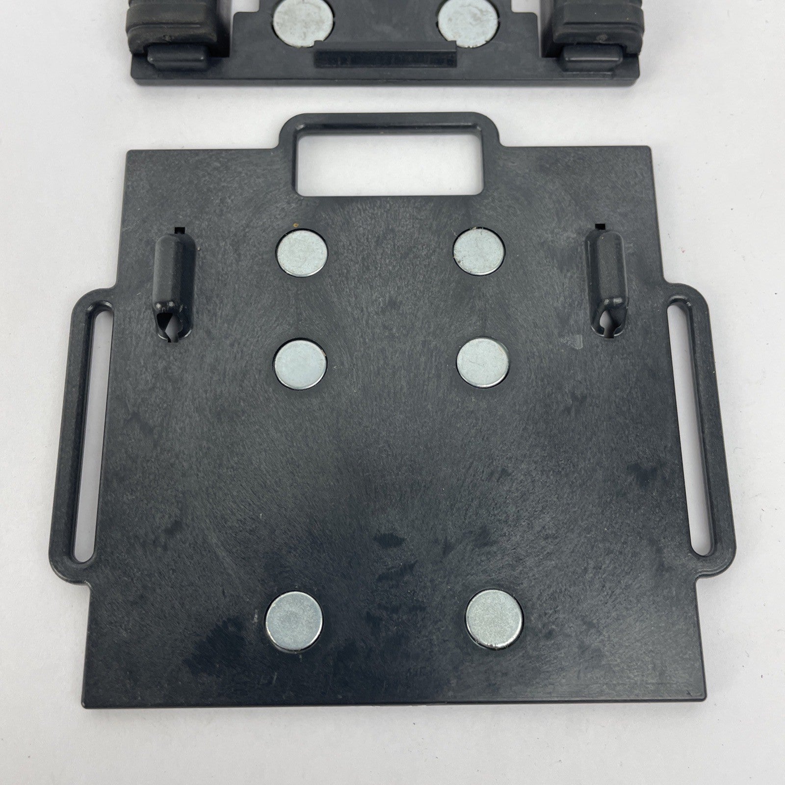 VISTA HD, Locking Magnetic Chest Mount, Assembly (3mm posts) without straps.