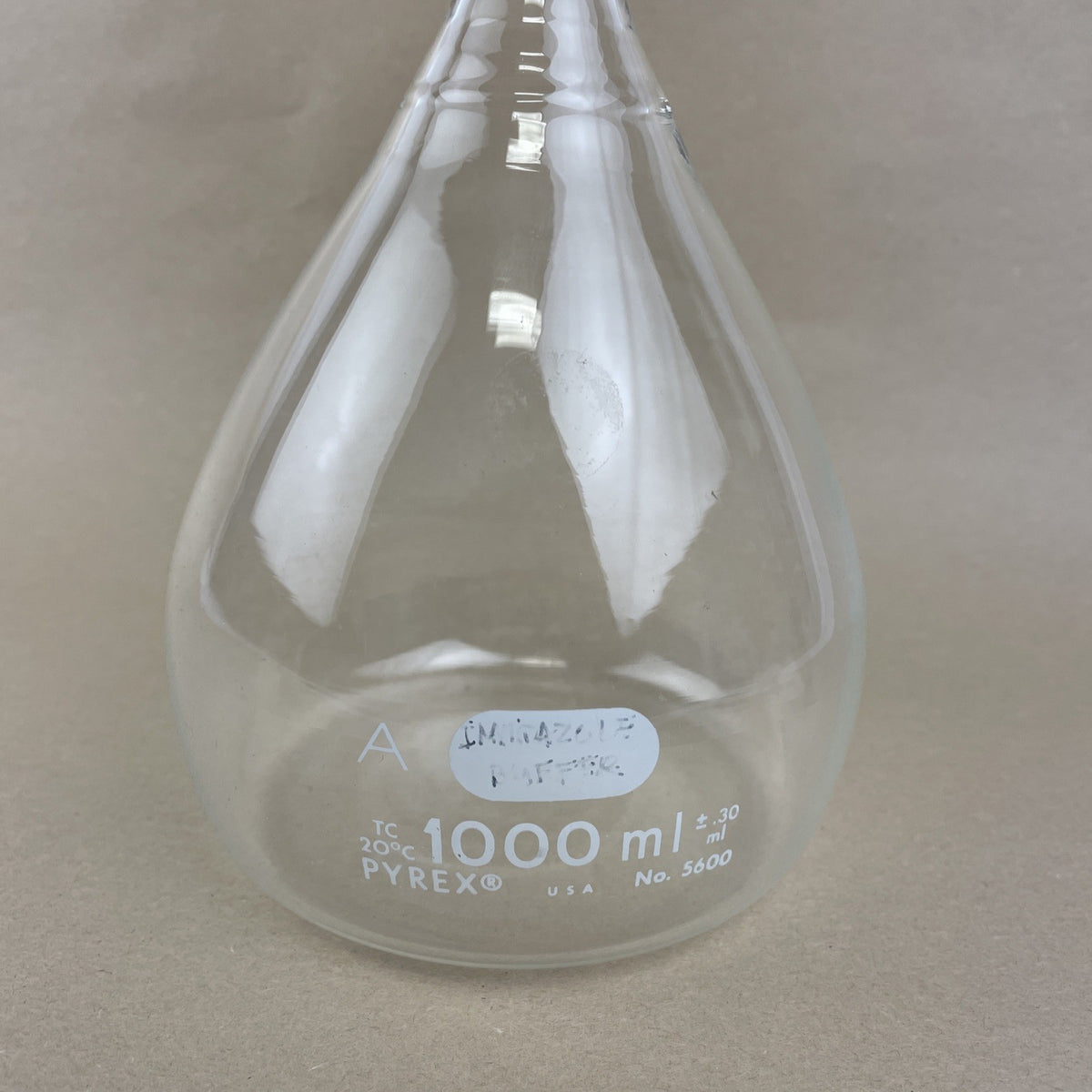 PYREX 1000 mL  No. 5600 LABORATORY GLASS Volumetric FLASK U.S.A. Made