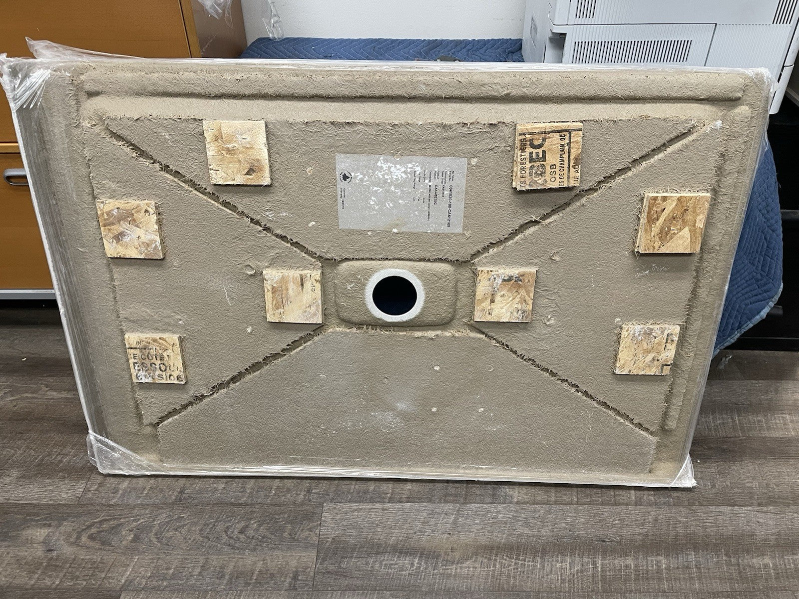 Caml-Tomlin Shower Pan 48" W x 32" Center Drain Cover Molded tiline Flange Left